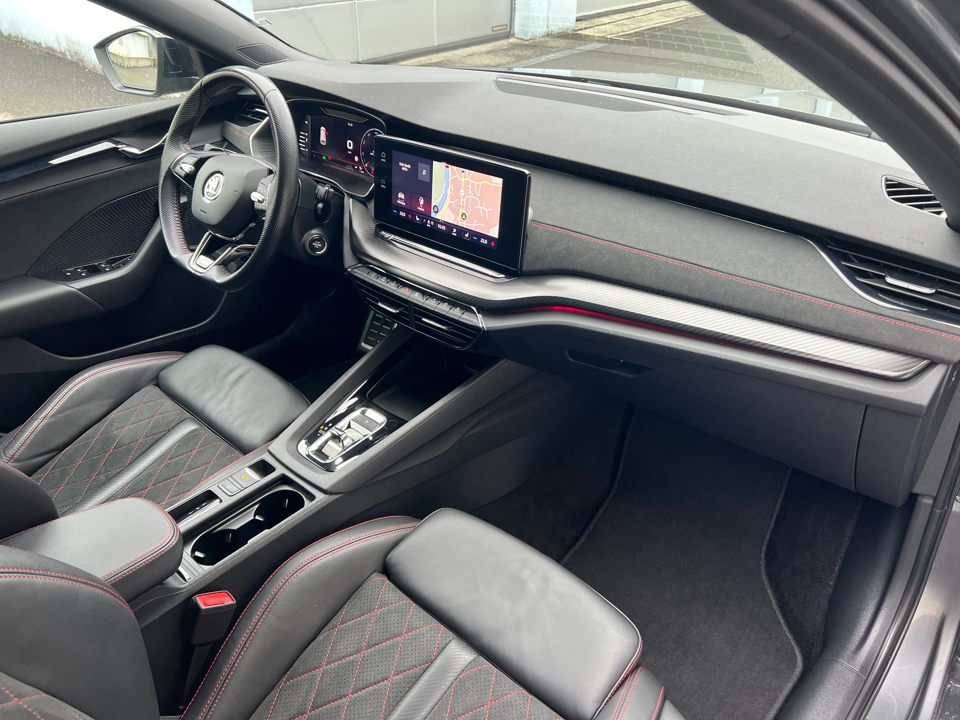 SKODA Octavia Combi 2.0 TSI DSG RS-image-12