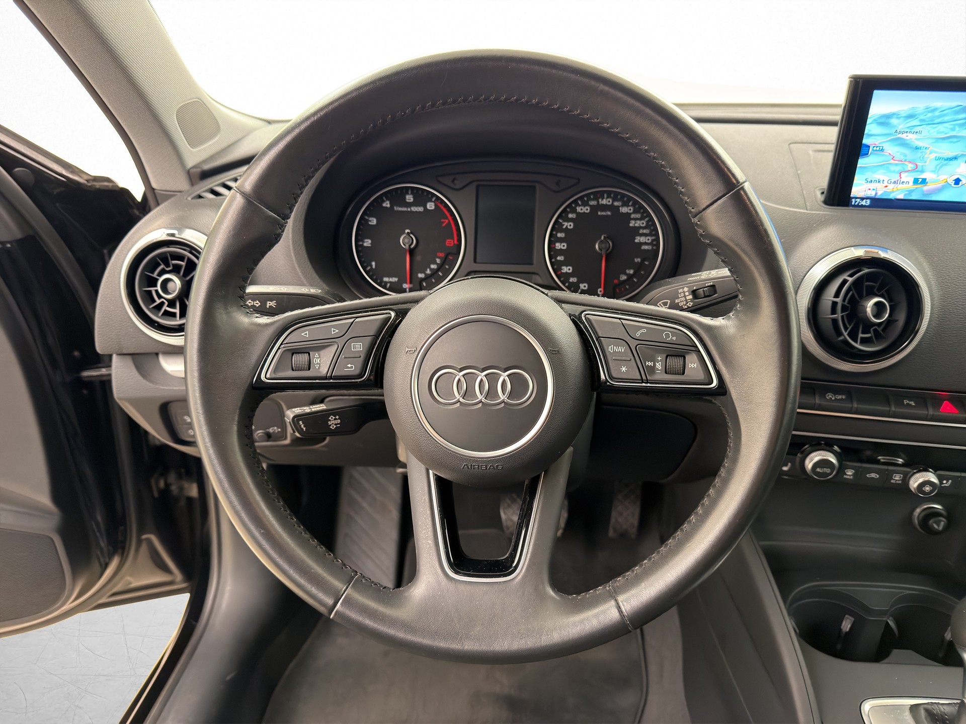 AUDI A3 Sportback 1.5 T FSI S-Tronic-image-5