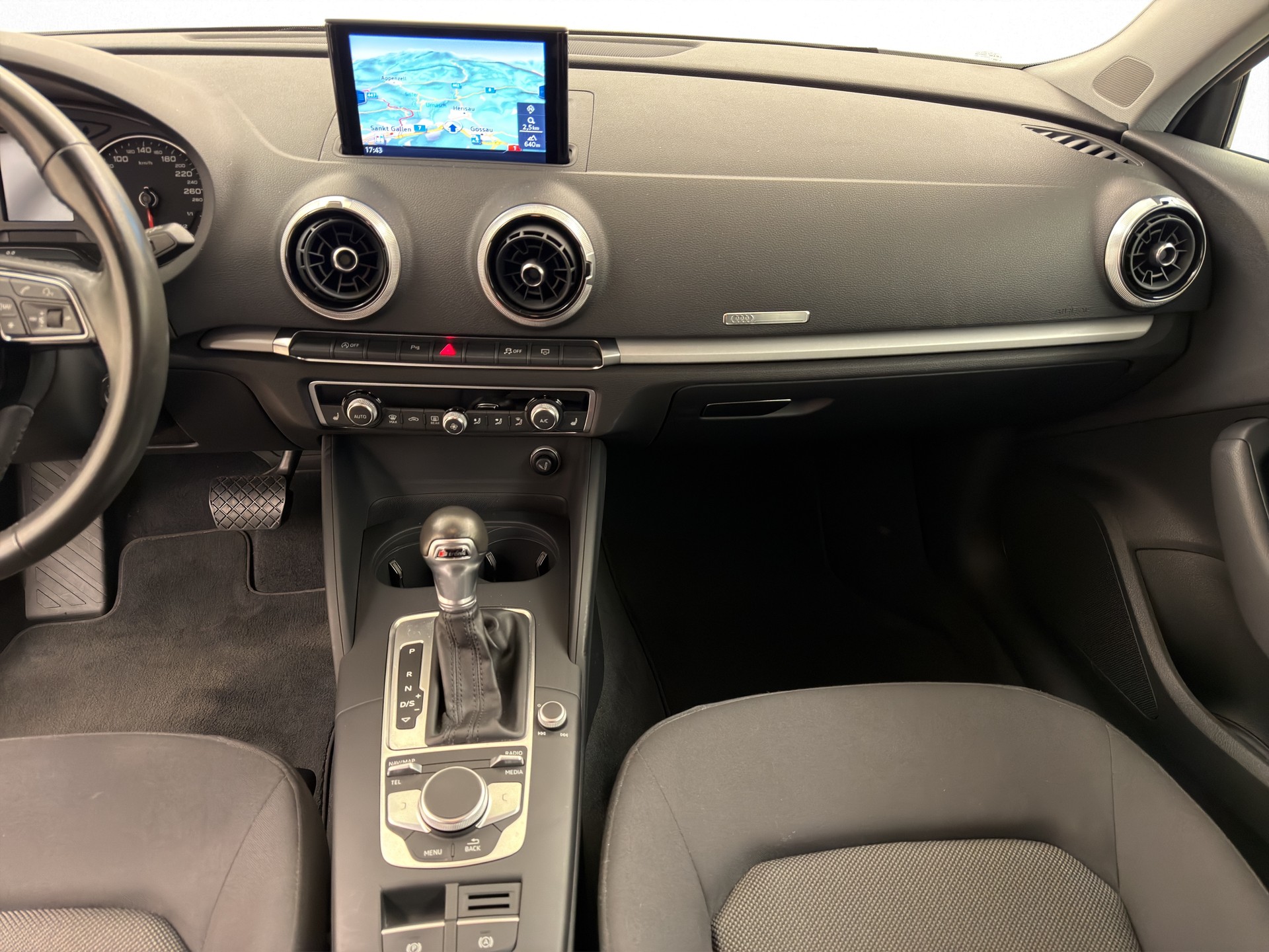 AUDI A3 Sportback 1.5 T FSI S-Tronic-image-9