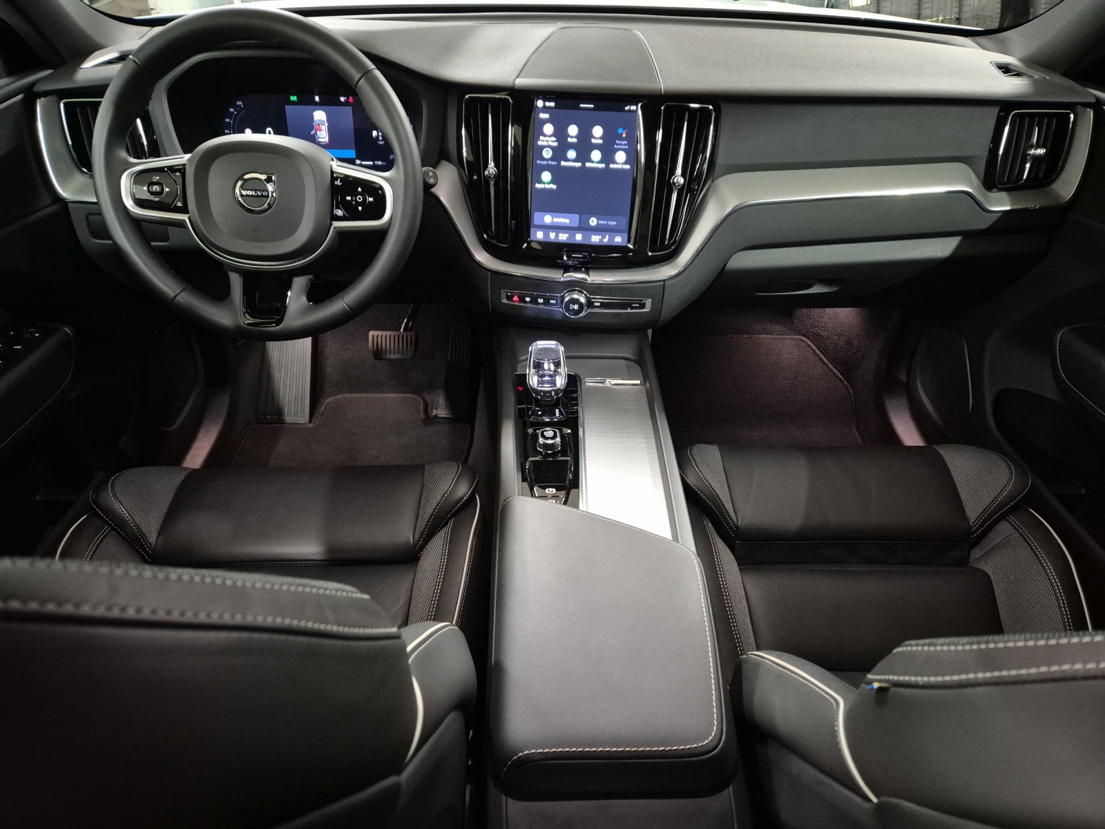 VOLVO XC60 2.0 B5 MH Plus Dark AWD-image-10