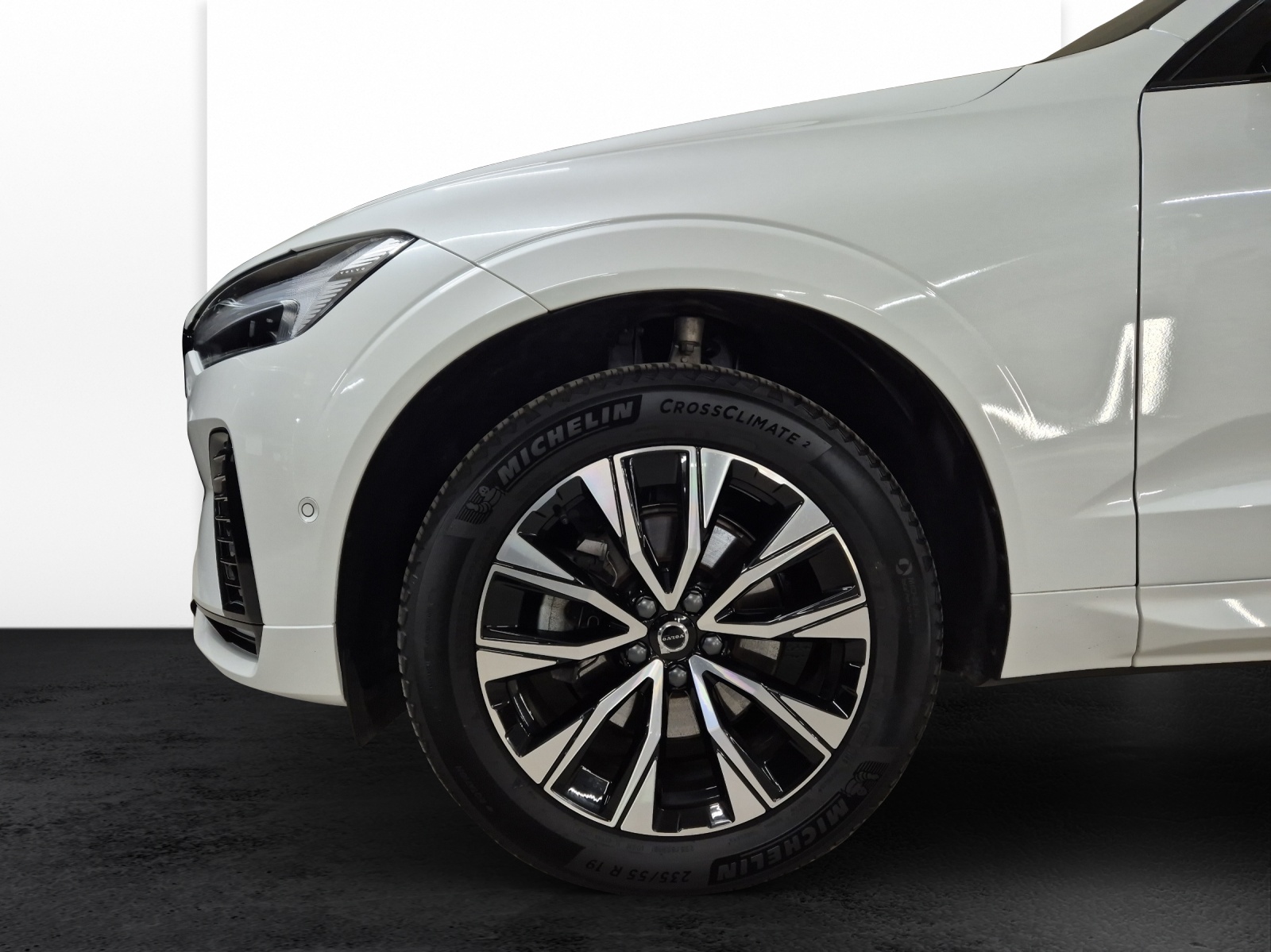 VOLVO XC60 2.0 B5 MH Plus Dark AWD-image-19