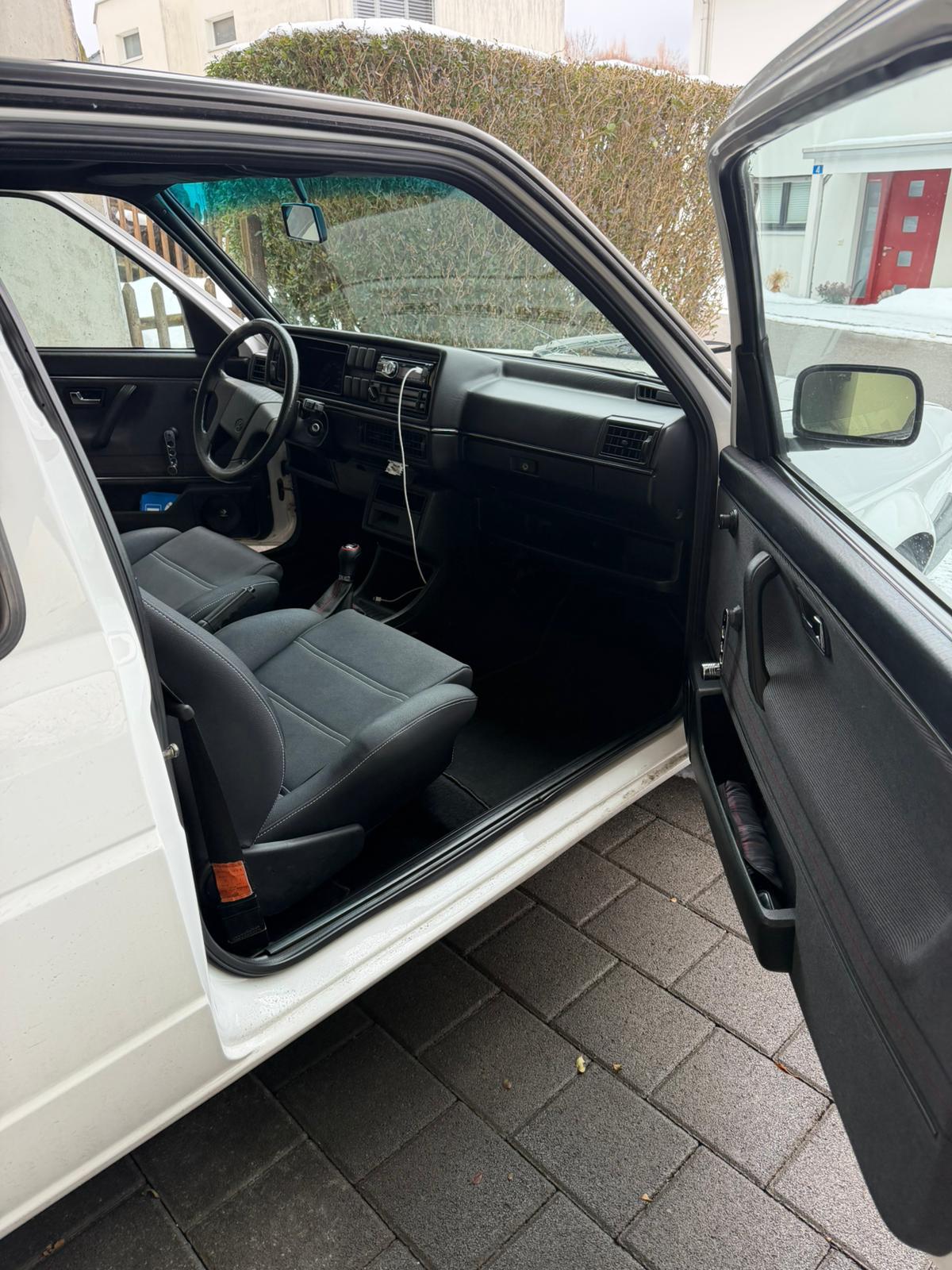 VW Golf GTI-image-3