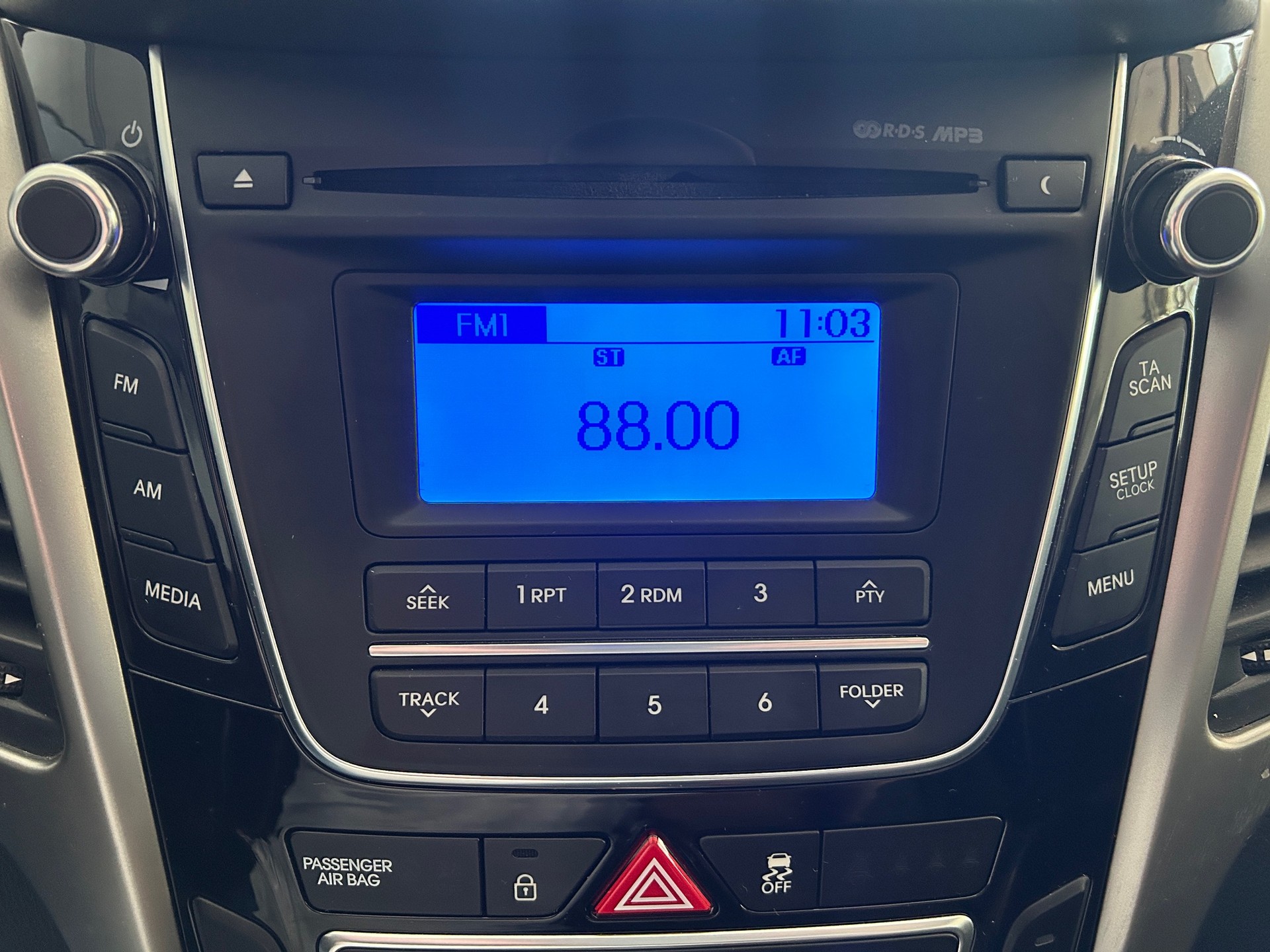 HYUNDAI i30 1.4 Comfort-image-13