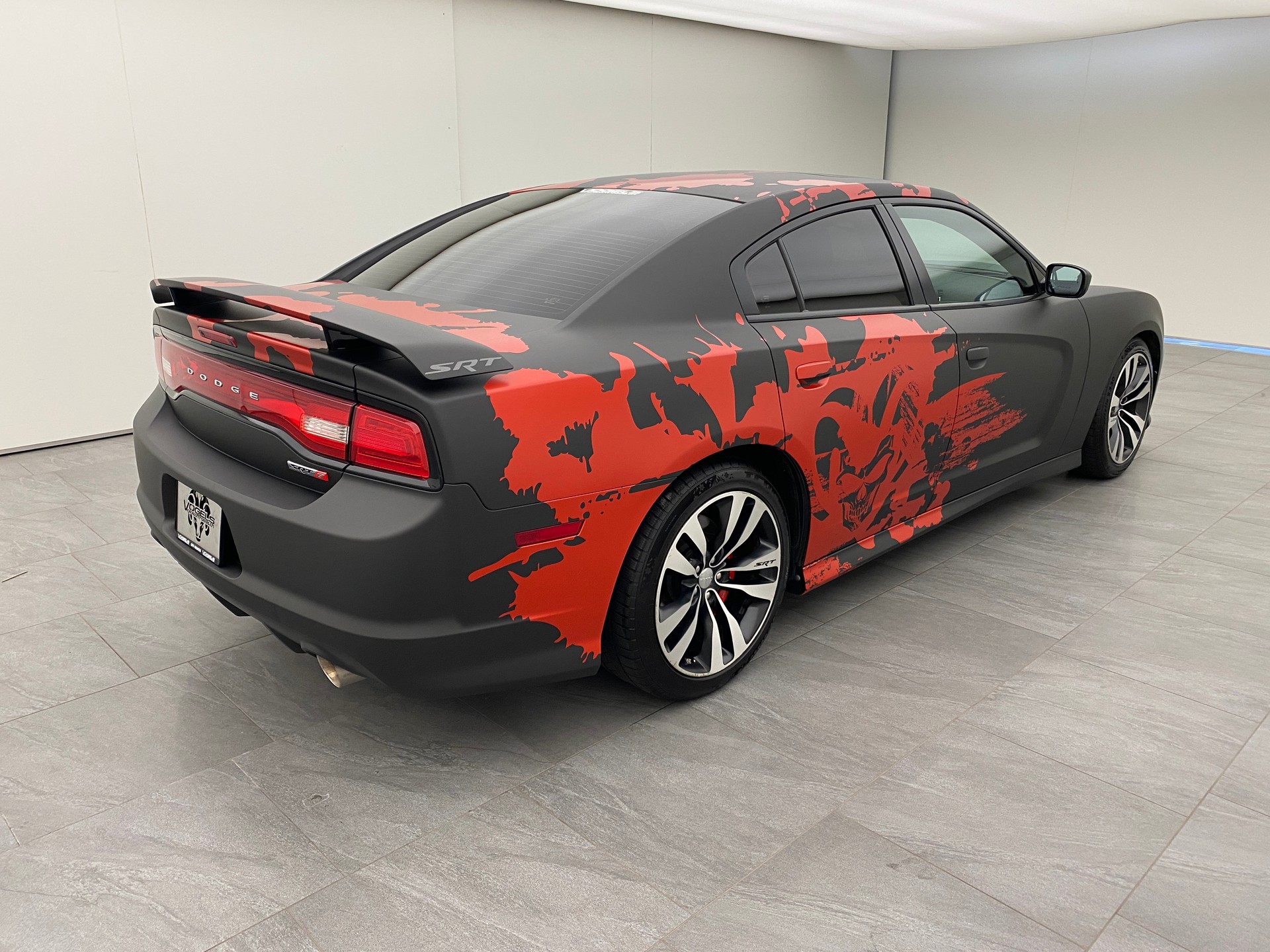 DODGE Charger 6.4 SRT-8-showroom-element-3