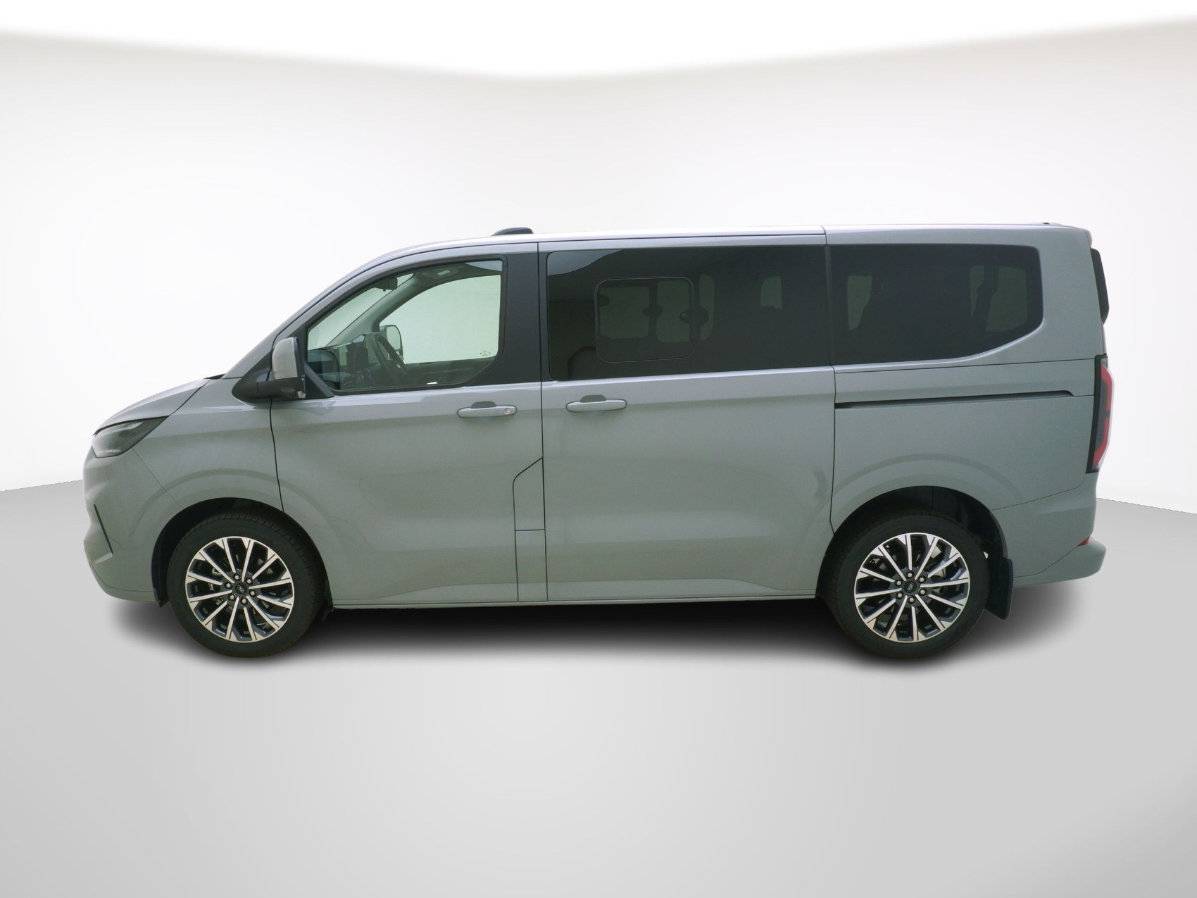 FORD Tourneo Custom 320 L1 2.0 TDCI 4x4 Titanium X-showroom-element-1