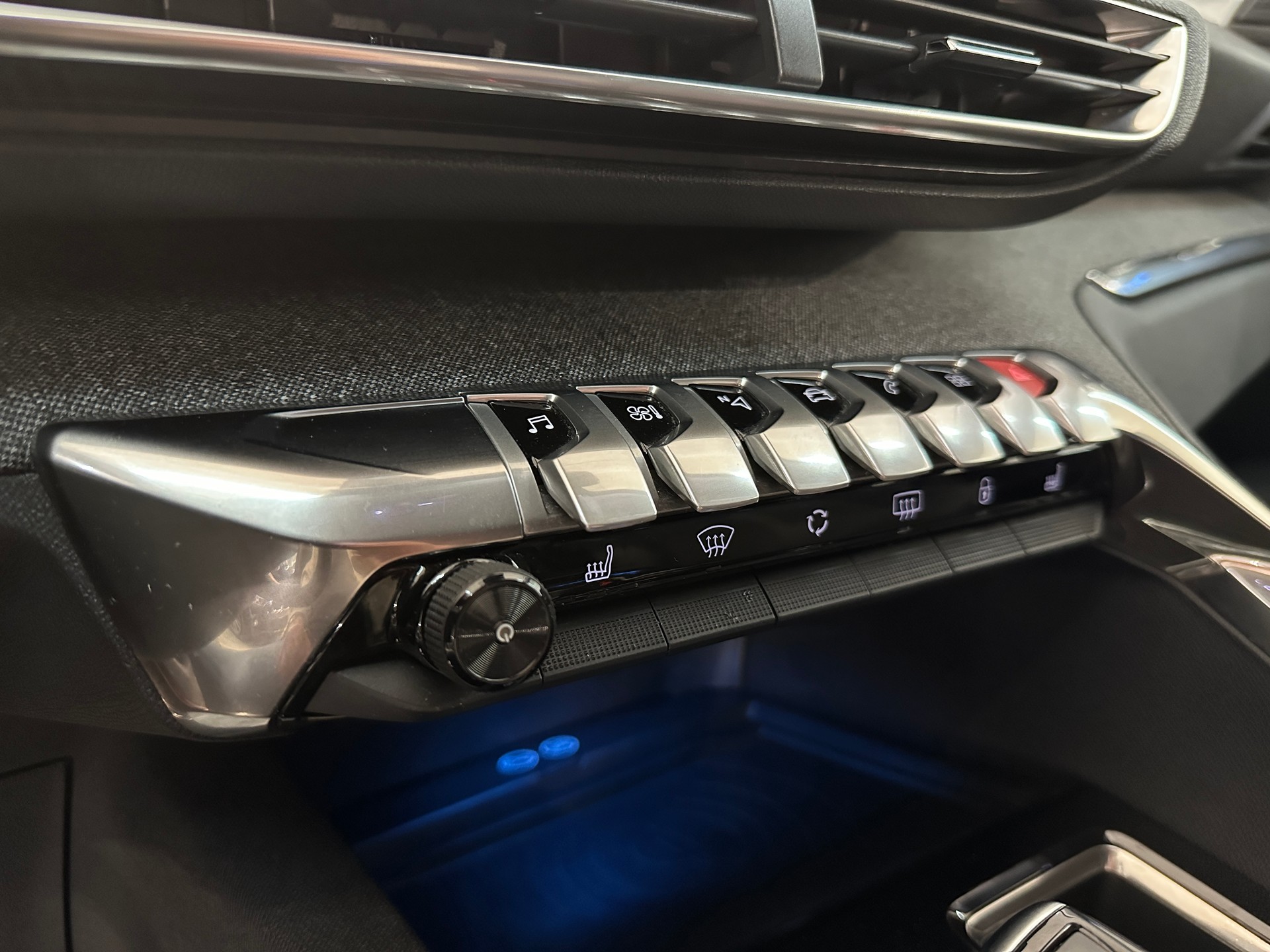 PEUGEOT 5008 1.5 BlueHDi Road Trip EAT8-image-21