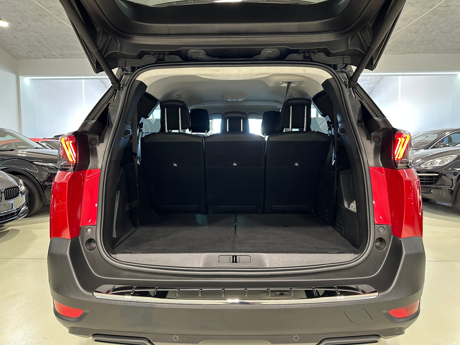 PEUGEOT 5008 1.5 BlueHDi Road Trip EAT8-image-7