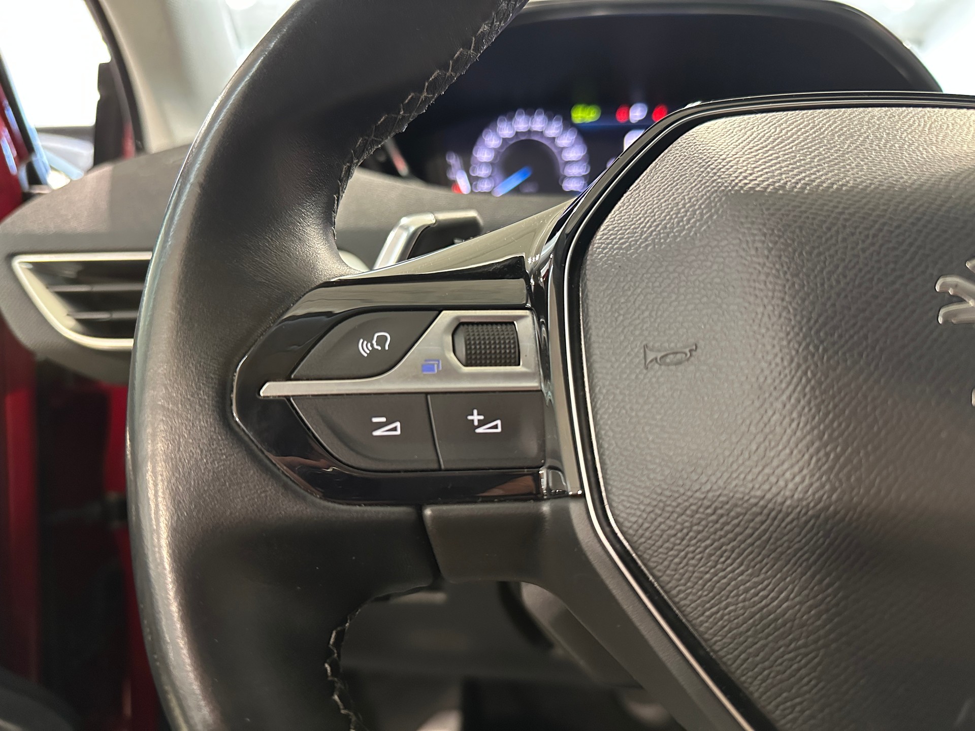 PEUGEOT 5008 1.5 BlueHDi Road Trip EAT8-image-26