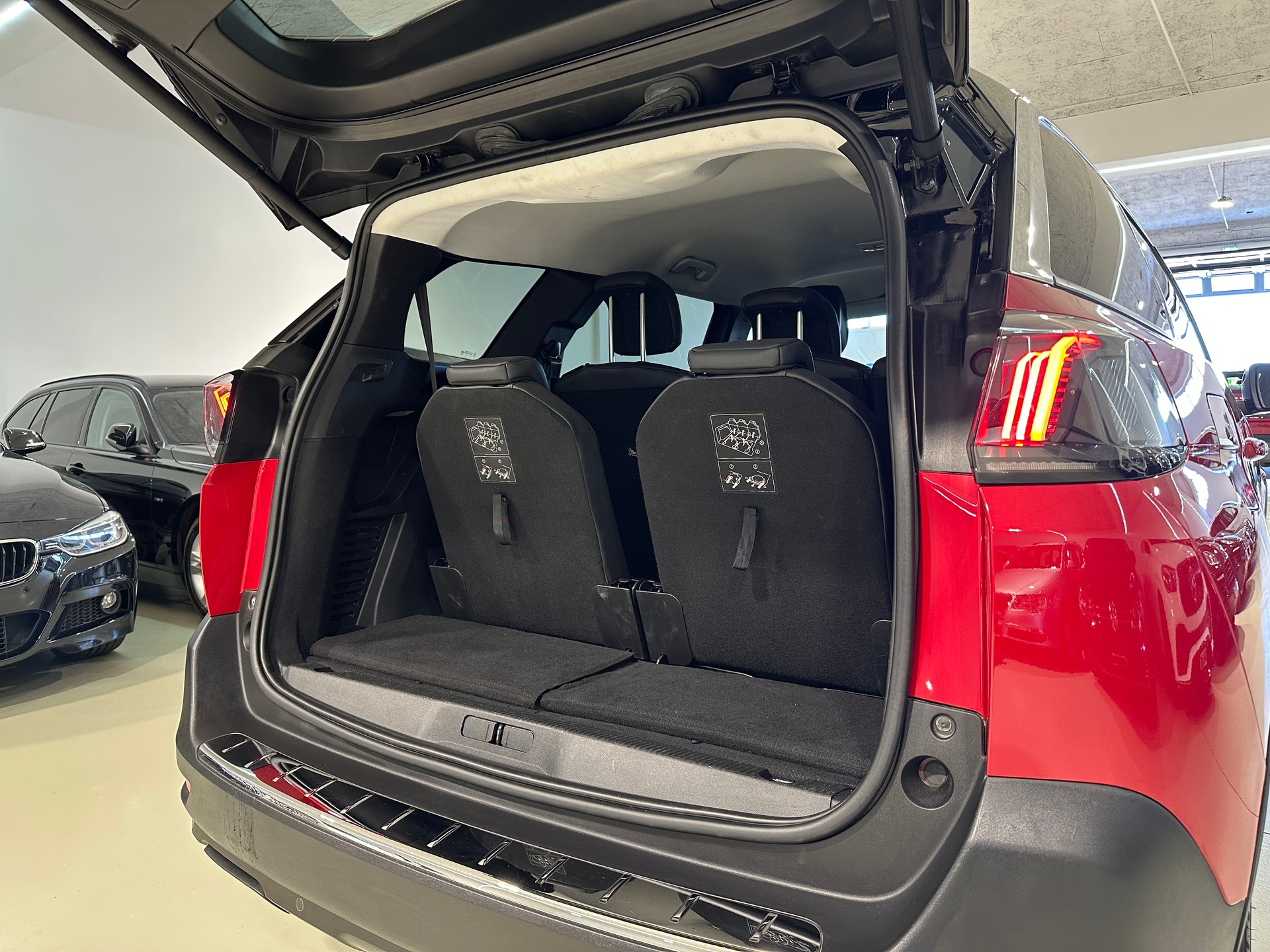 PEUGEOT 5008 1.5 BlueHDi Road Trip EAT8-image-8
