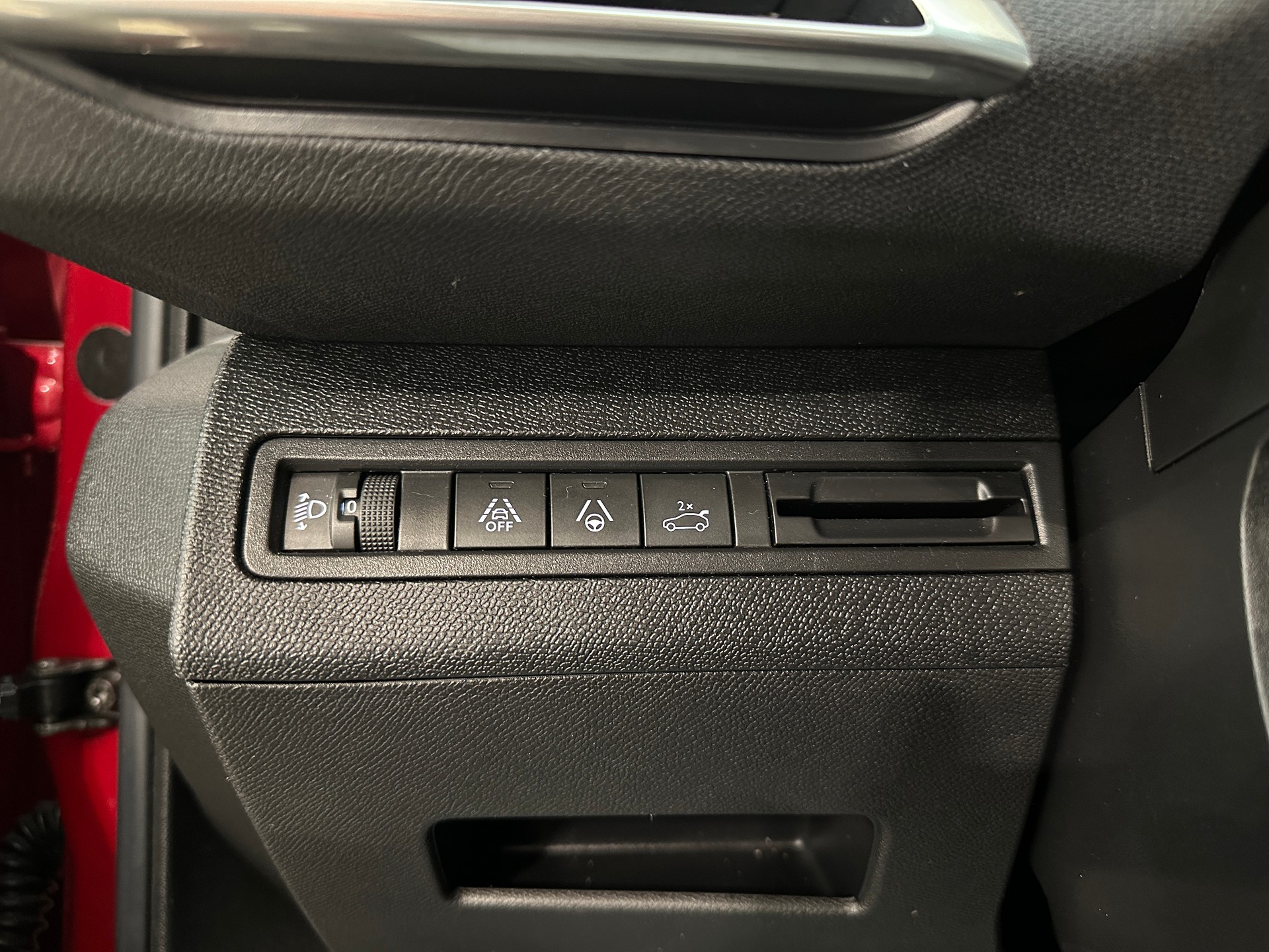 PEUGEOT 5008 1.5 BlueHDi Road Trip EAT8-image-28