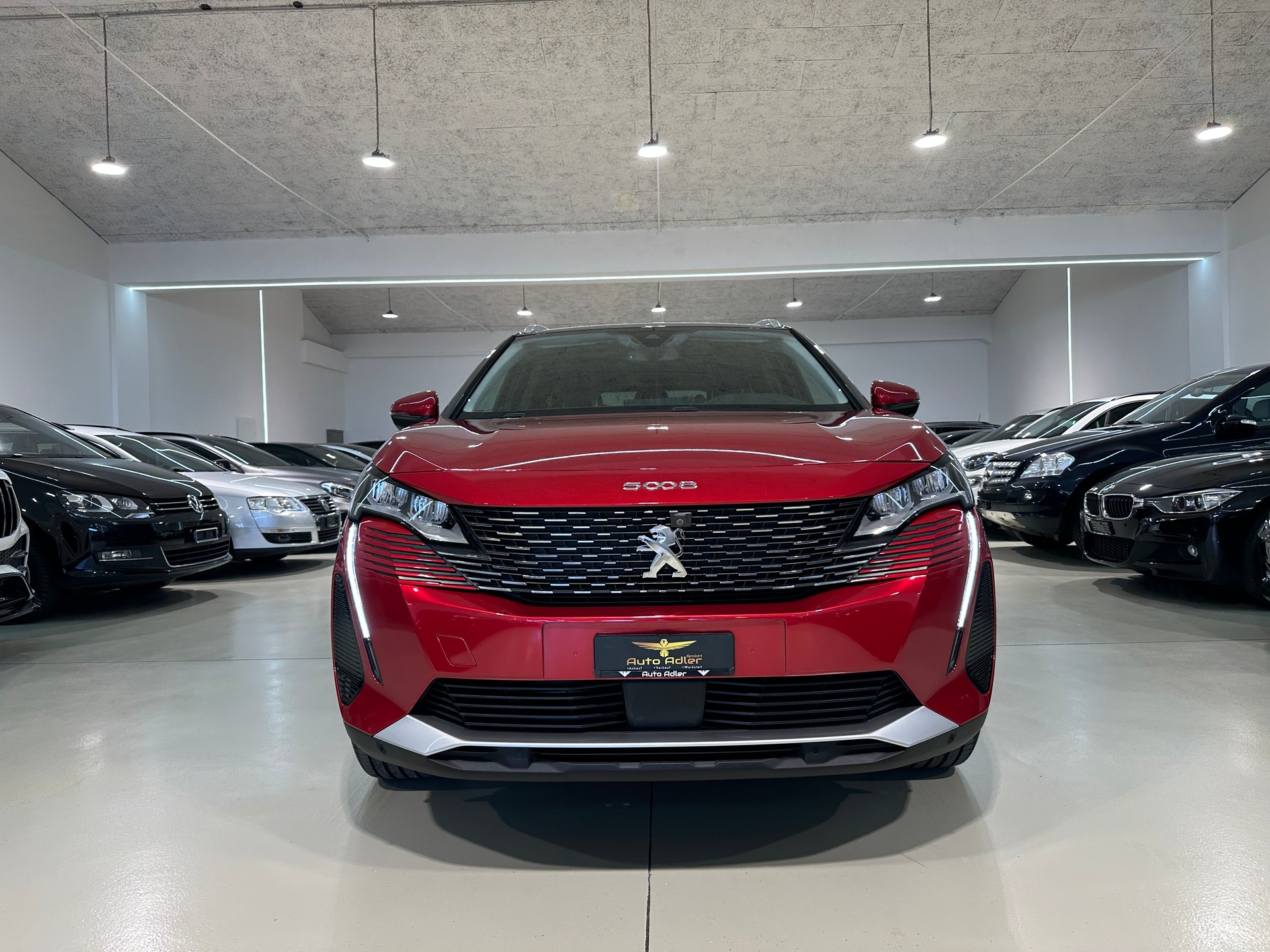 PEUGEOT 5008 1.5 BlueHDi Road Trip EAT8