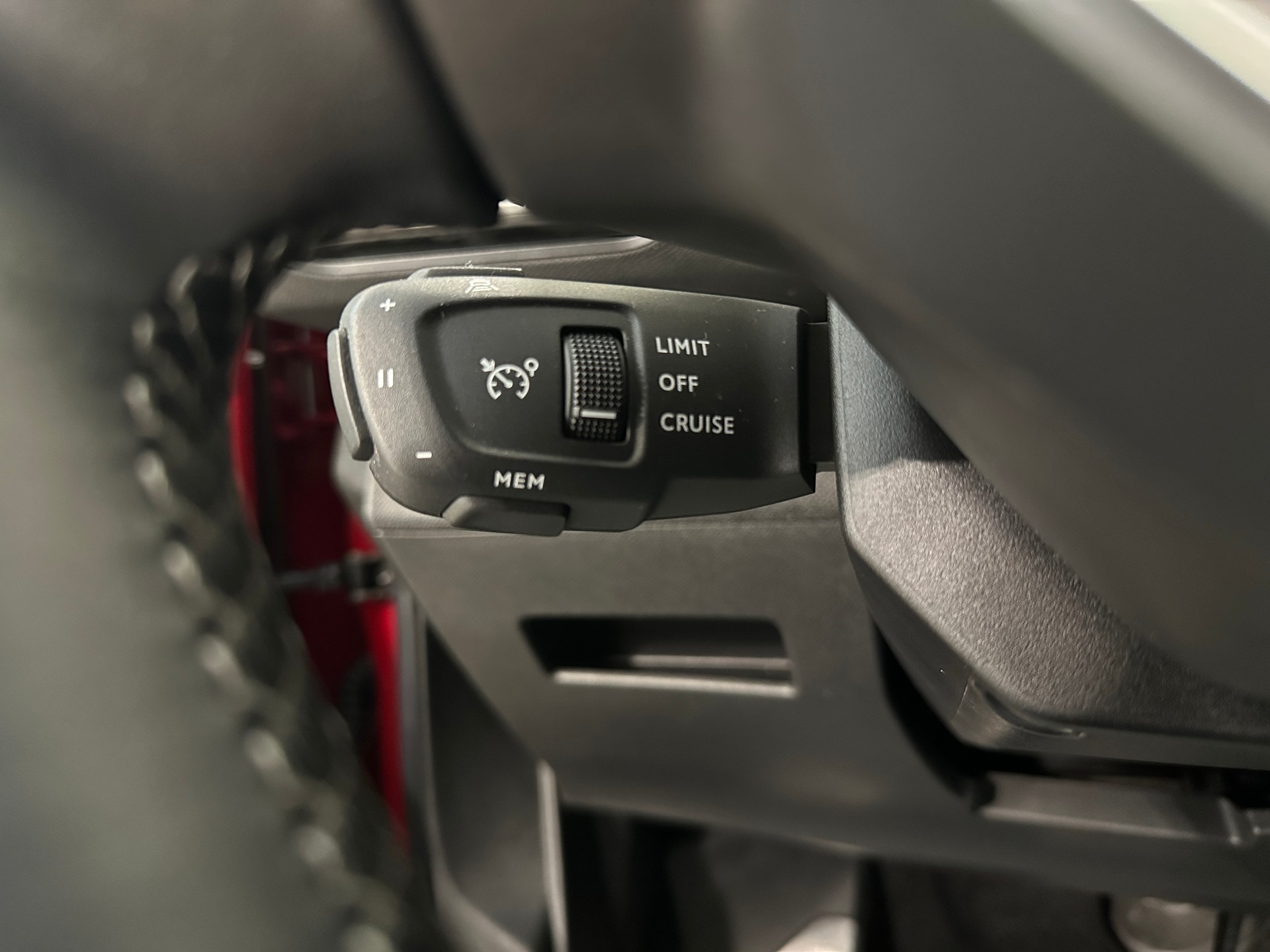 PEUGEOT 5008 1.5 BlueHDi Road Trip EAT8-image-27