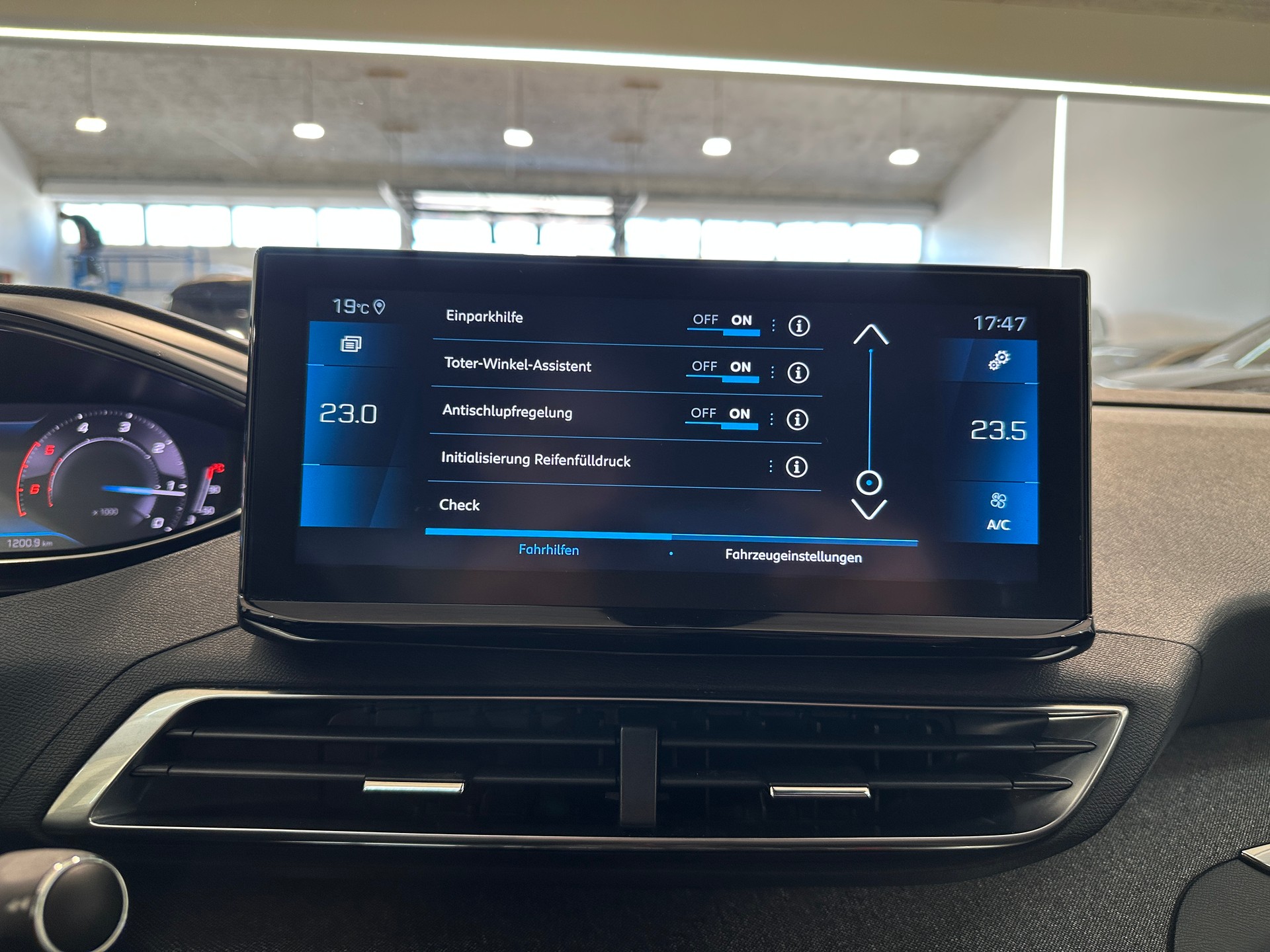 PEUGEOT 5008 1.5 BlueHDi Road Trip EAT8-image-19