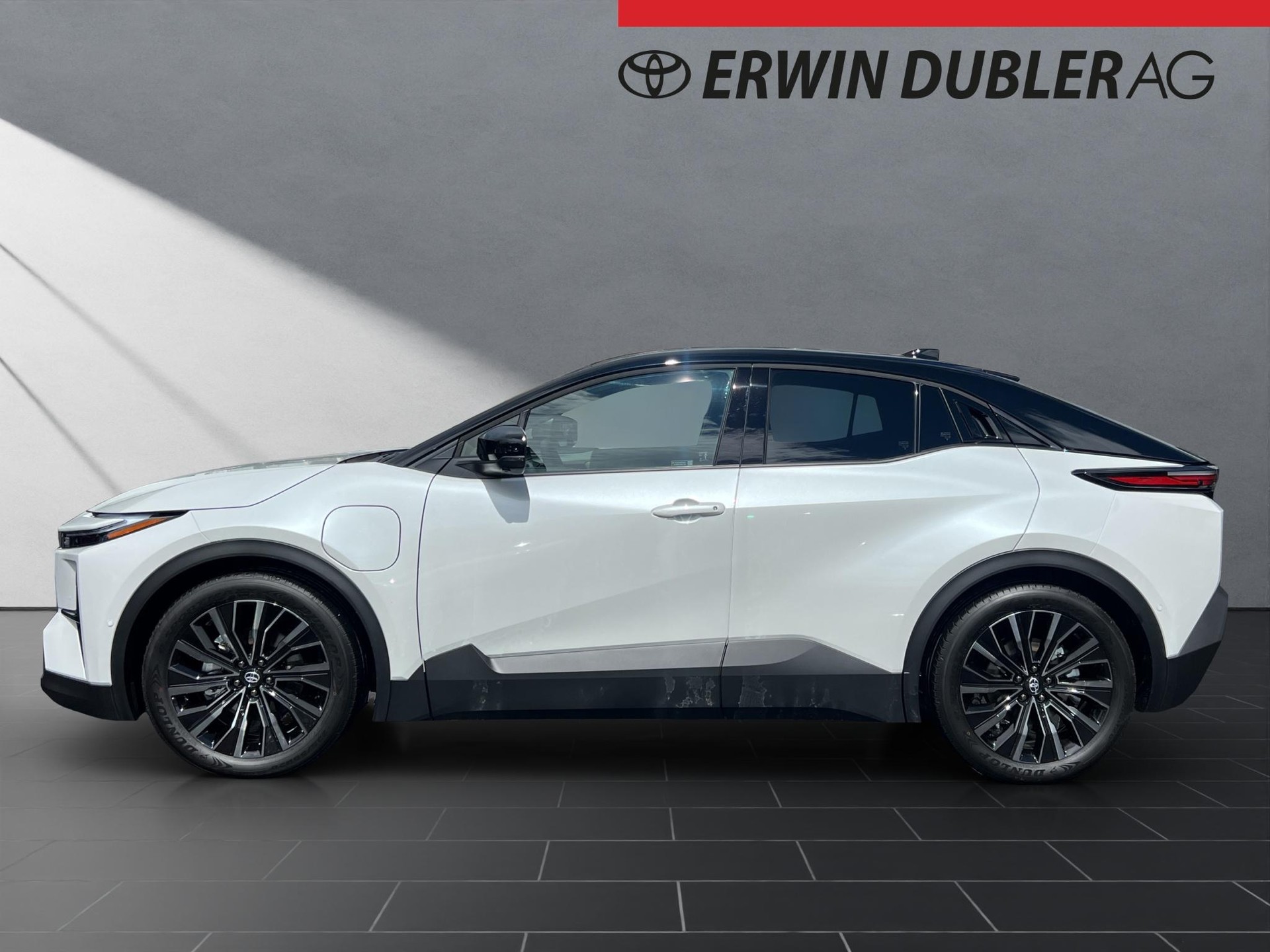 TOYOTA C-HR+ Premium AWD-showroom-element-1
