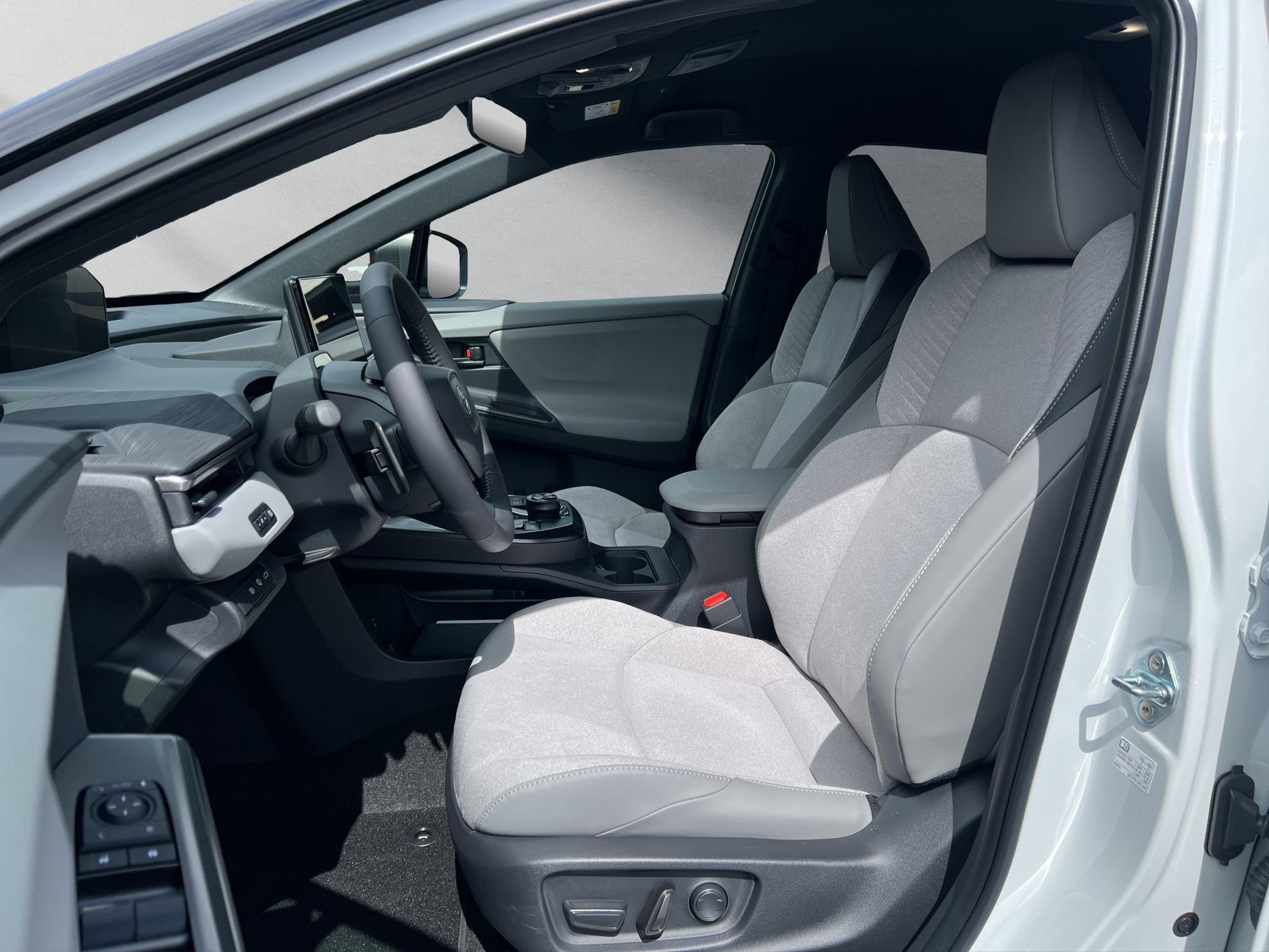 TOYOTA C-HR+ Premium AWD-image-7