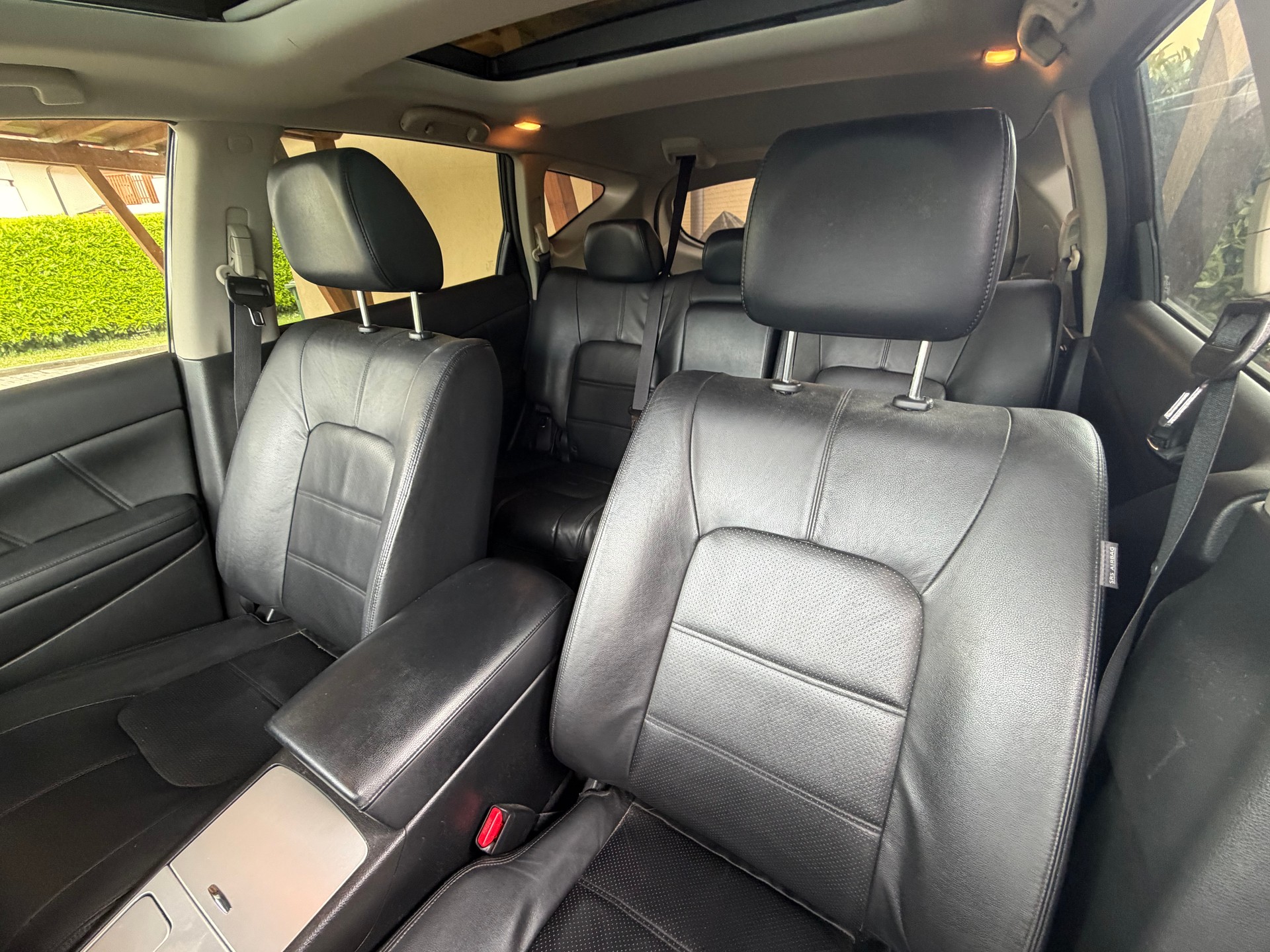 NISSAN 2.5 dCi 4x4 Executive Swiss Ed-image-2