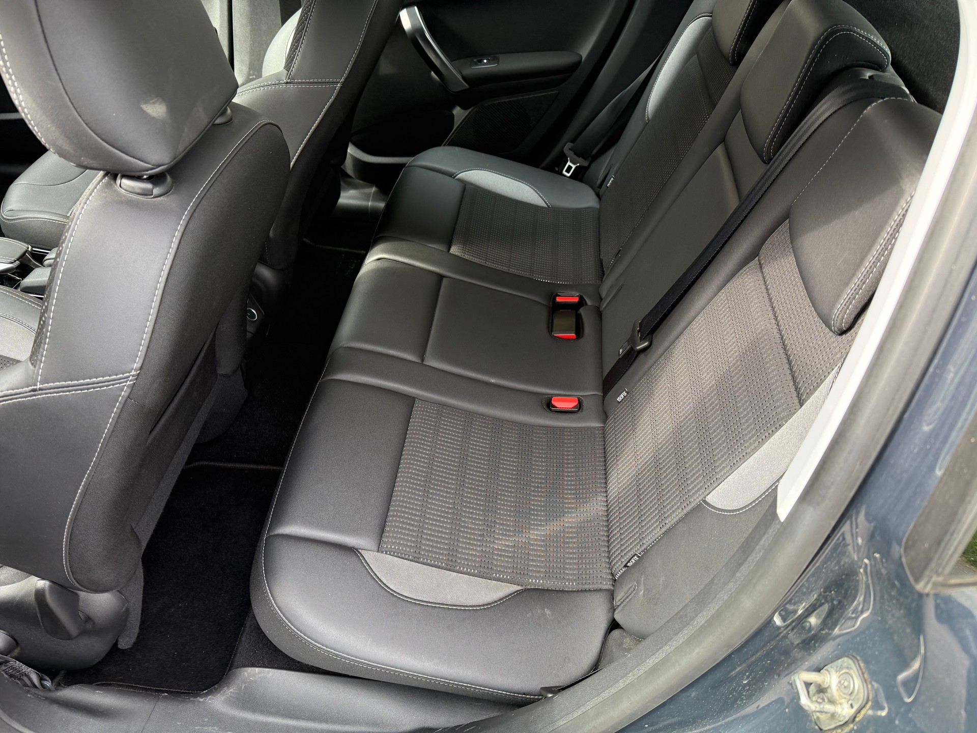 PEUGEOT 2008 1.5 BlueHDi Allure EAT-image-12