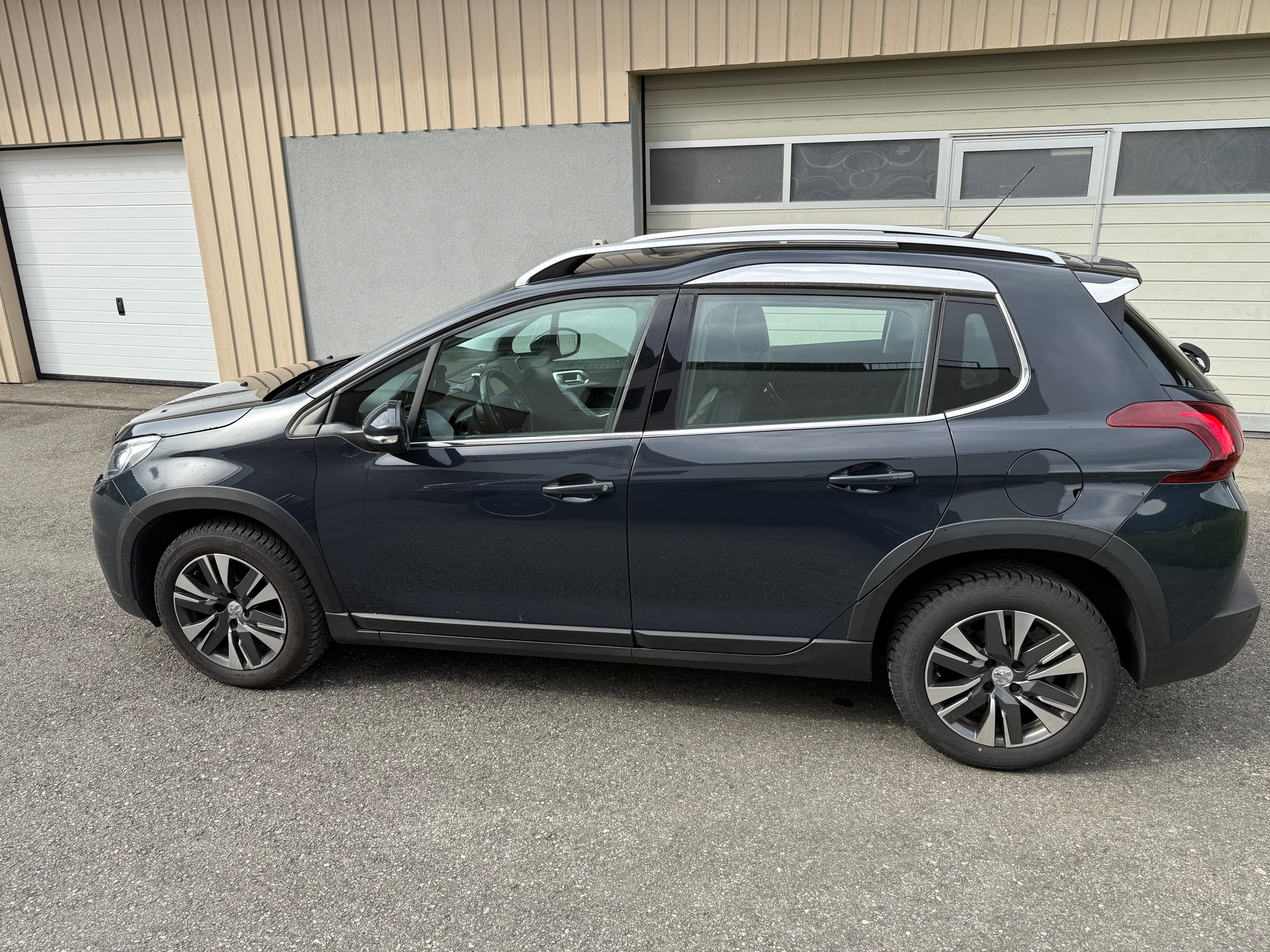 PEUGEOT 2008 1.5 BlueHDi Allure EAT-image-2