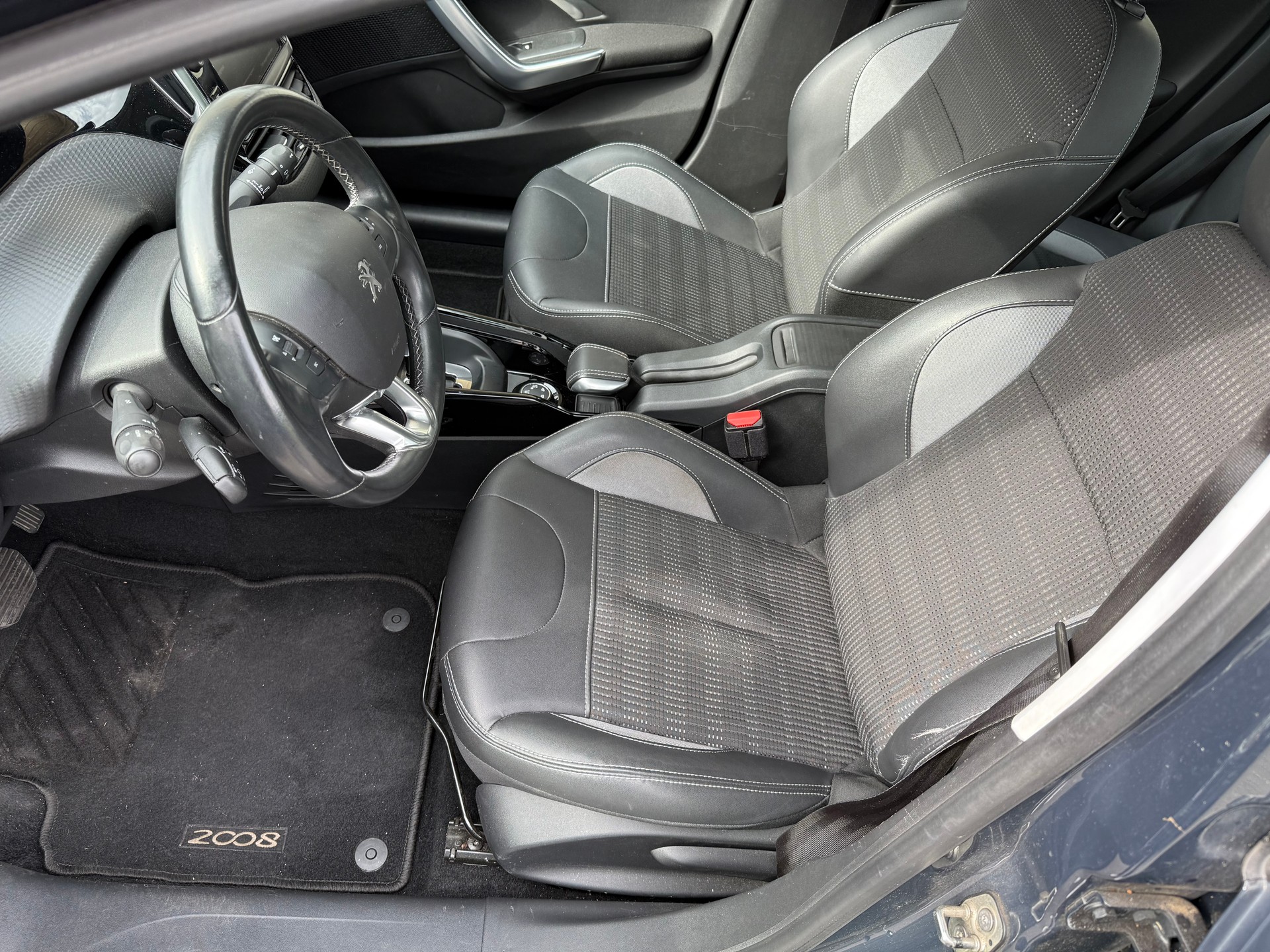 PEUGEOT 2008 1.5 BlueHDi Allure EAT-image-10