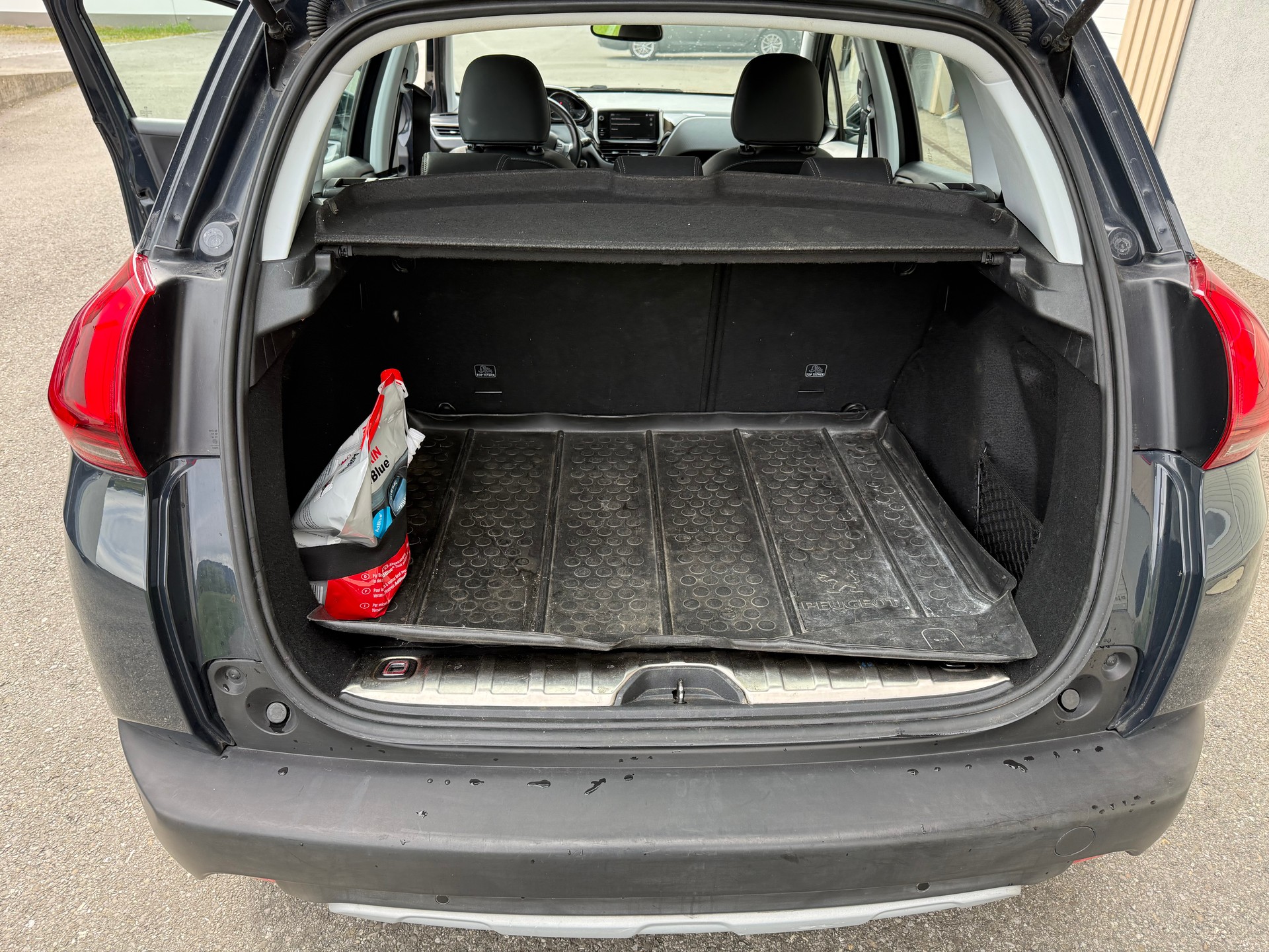 PEUGEOT 2008 1.5 BlueHDi Allure EAT-image-13