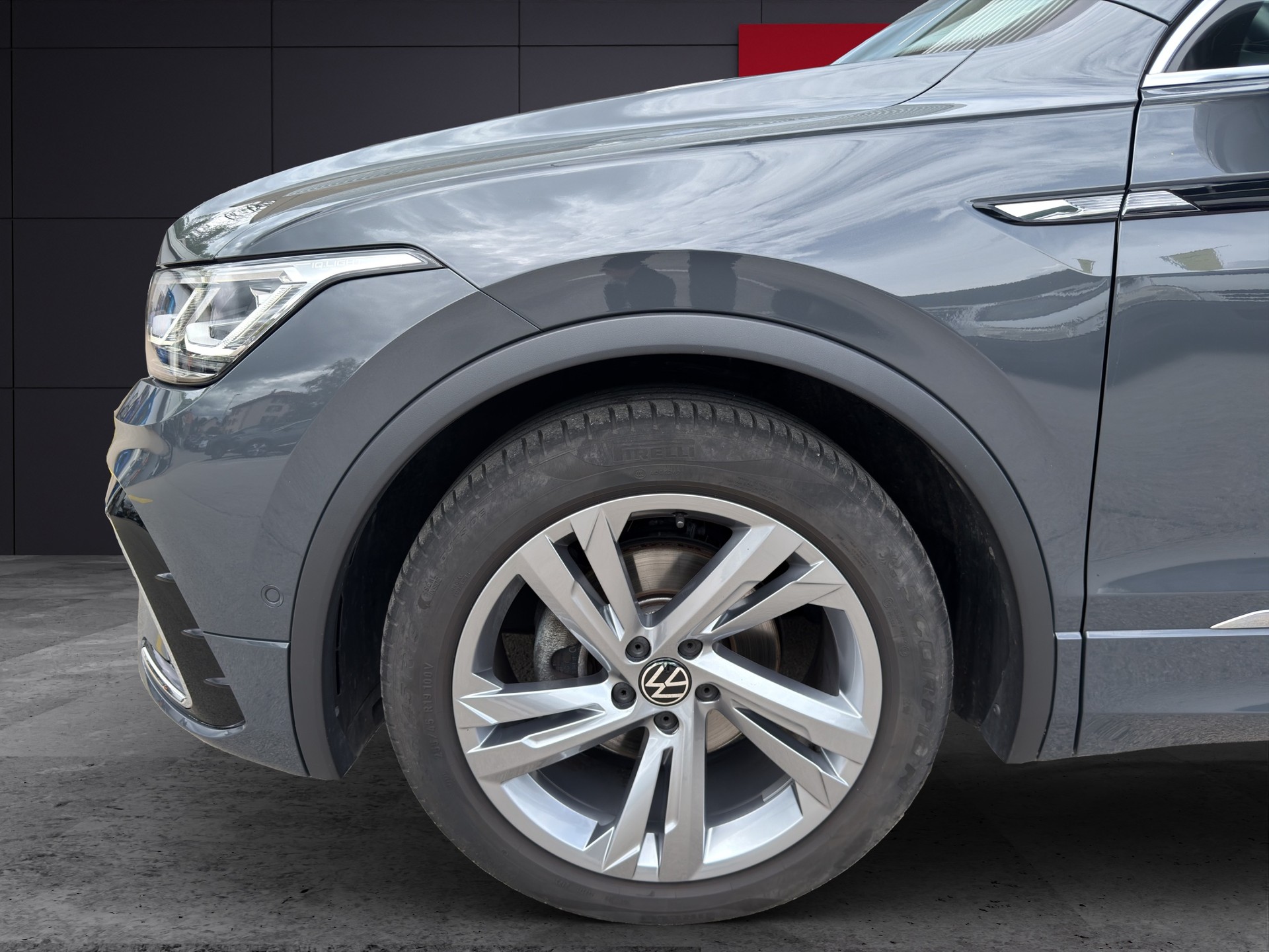 VW Tiguan 1.5 TSI R-Line 2WD-image-4
