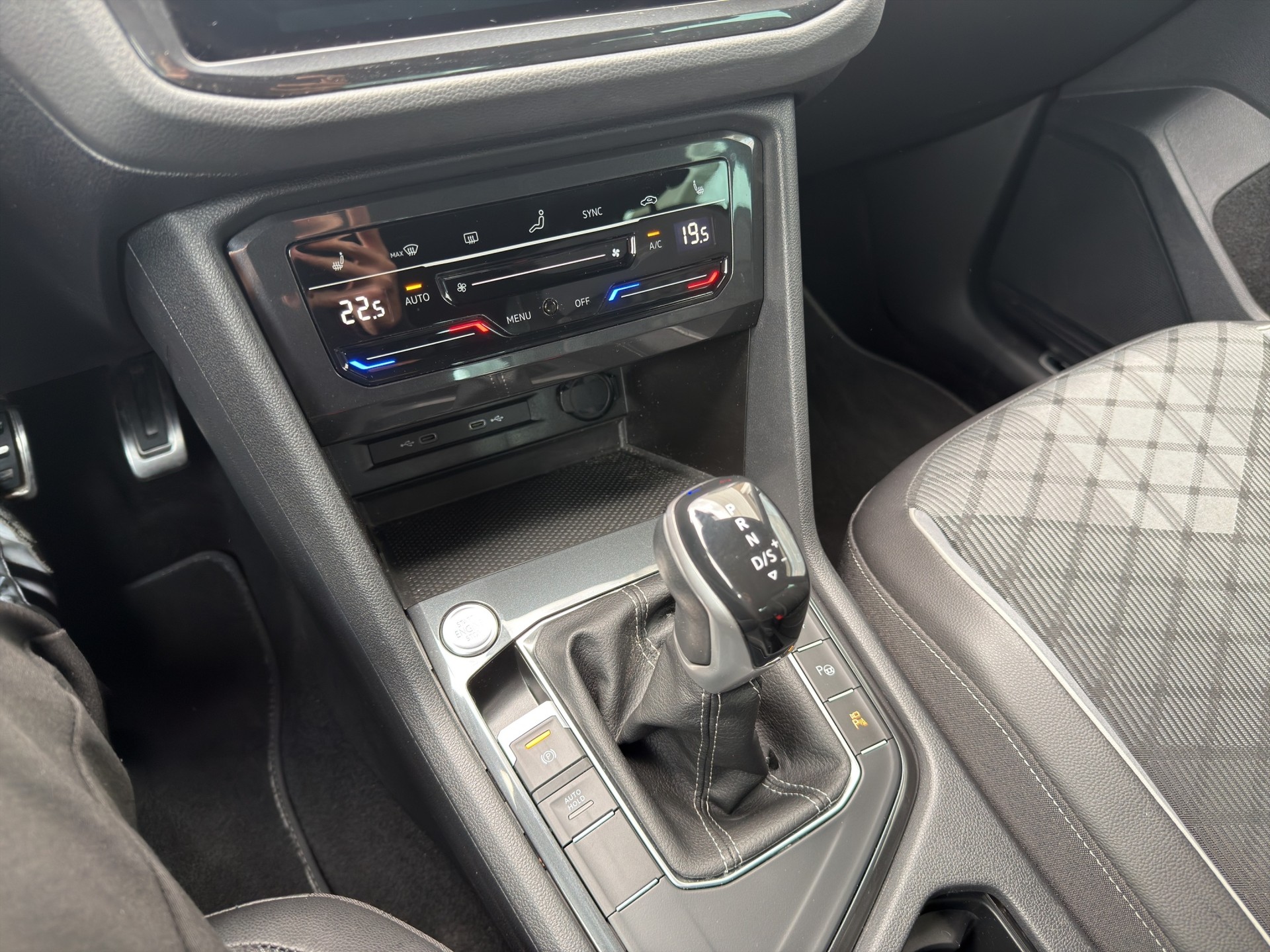 VW Tiguan 1.5 TSI R-Line 2WD-image-10