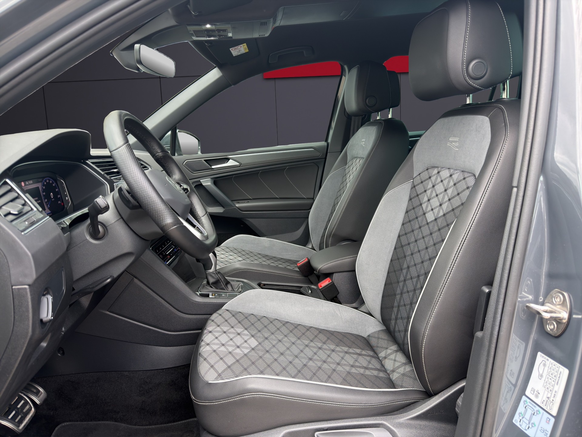 VW Tiguan 1.5 TSI R-Line 2WD-image-5