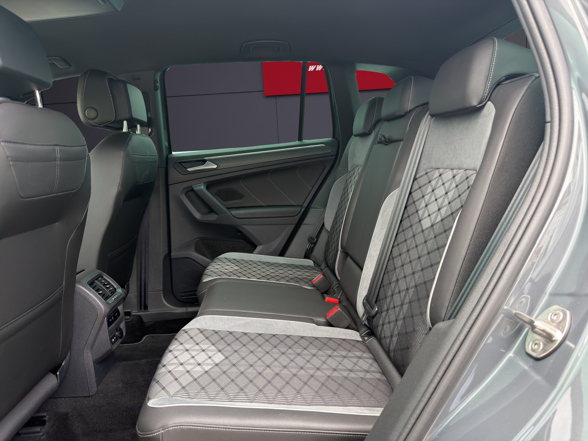 VW Tiguan 1.5 TSI R-Line 2WD-image-6