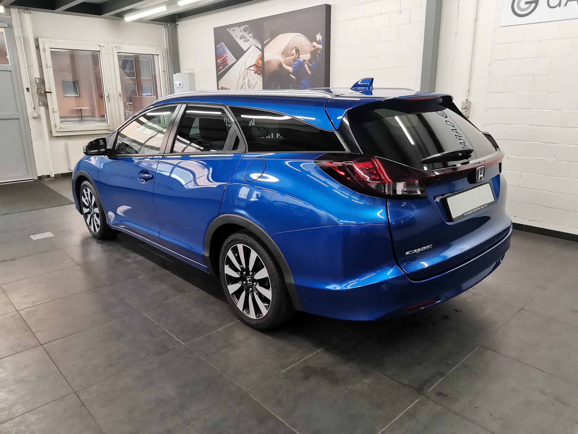 HONDA Civic Tourer 1.8i-VTEC 142 Executive-image-3