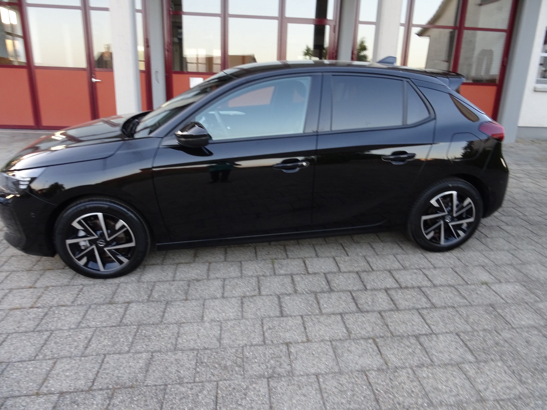 OPEL CORSA GS 1.2 Benzin 145PS-image-4