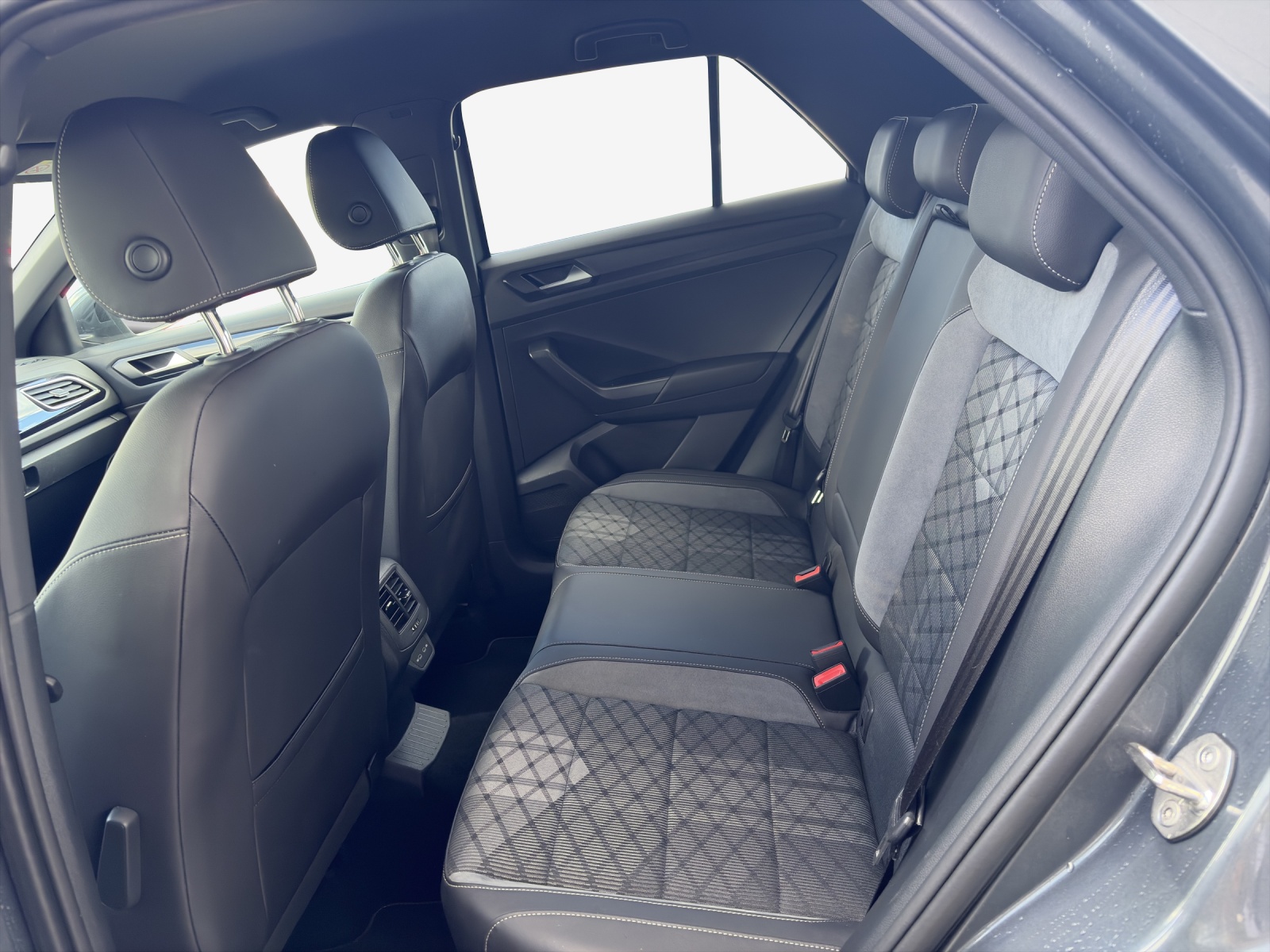VW T-Roc 2.0 TSI R-Line DSG 4Motion-image-11