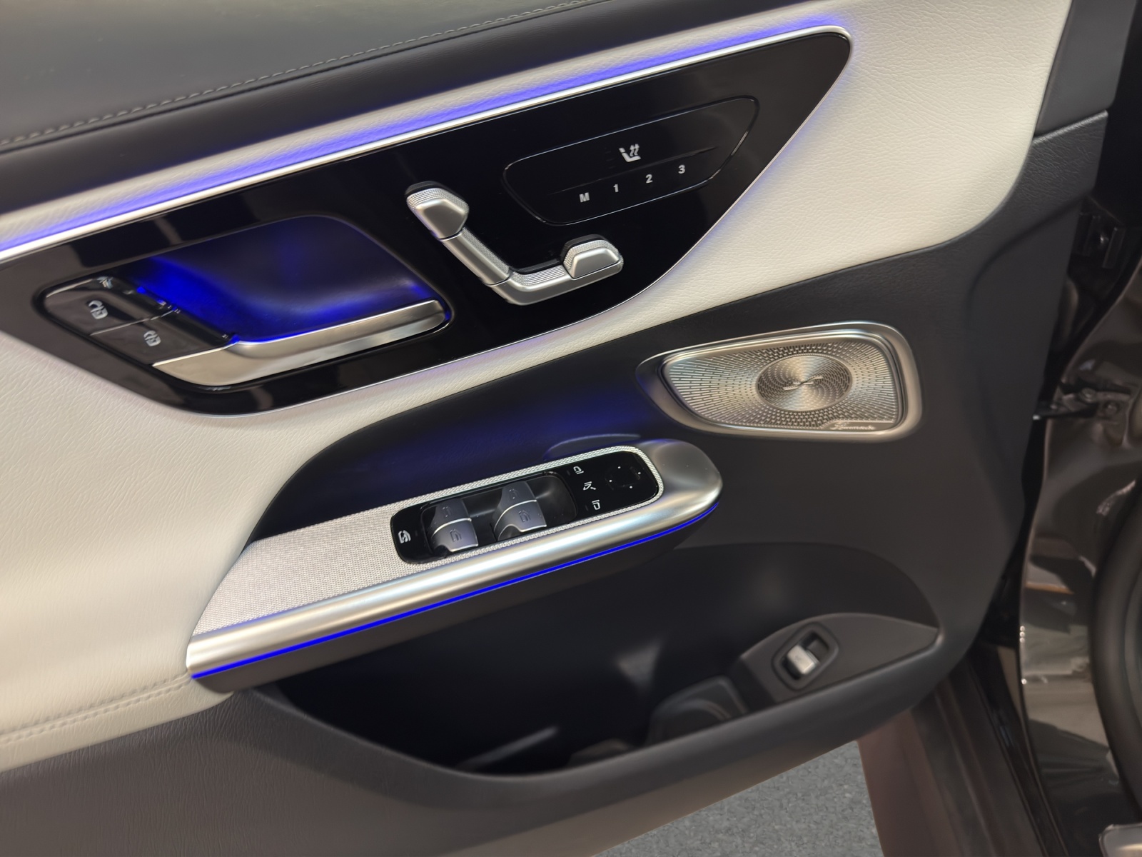 MERCEDES-BENZ GLC 200 4M - AMG / 360 Grad Kamera / DIGITAL LIGHT / Soundsystem-image-12