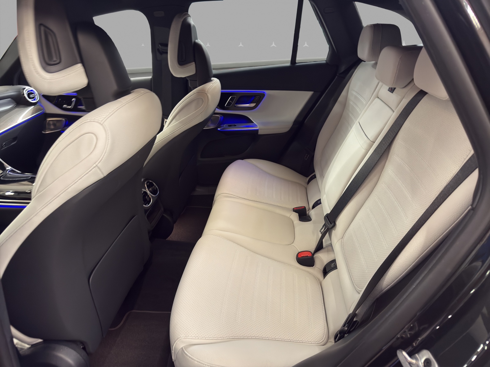 MERCEDES-BENZ GLC 200 4M - AMG / 360 Grad Kamera / DIGITAL LIGHT / Soundsystem-image-13