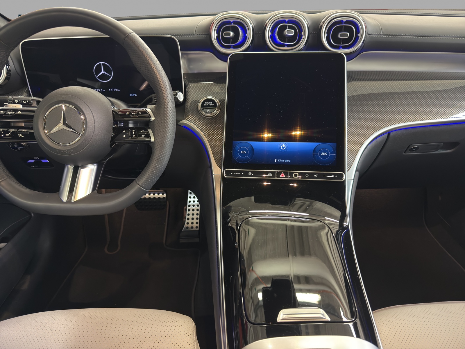 MERCEDES-BENZ GLC 200 4M - AMG / 360 Grad Kamera / DIGITAL LIGHT / Soundsystem-image-11
