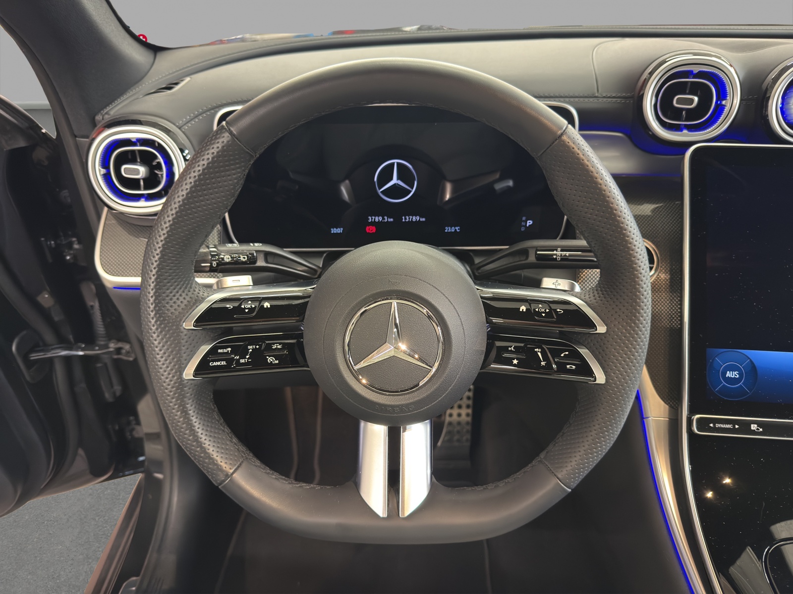 MERCEDES-BENZ GLC 200 4M - AMG / 360 Grad Kamera / DIGITAL LIGHT / Soundsystem-image-9