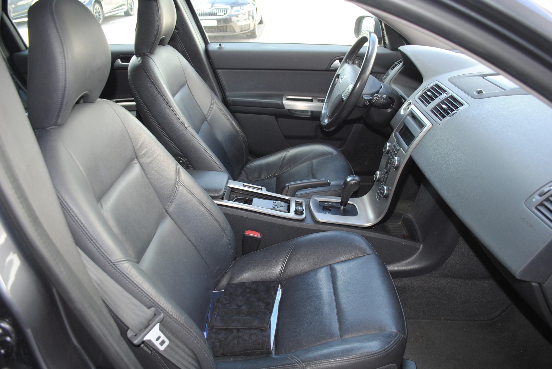 VOLVO V50 2.0D-image-8
