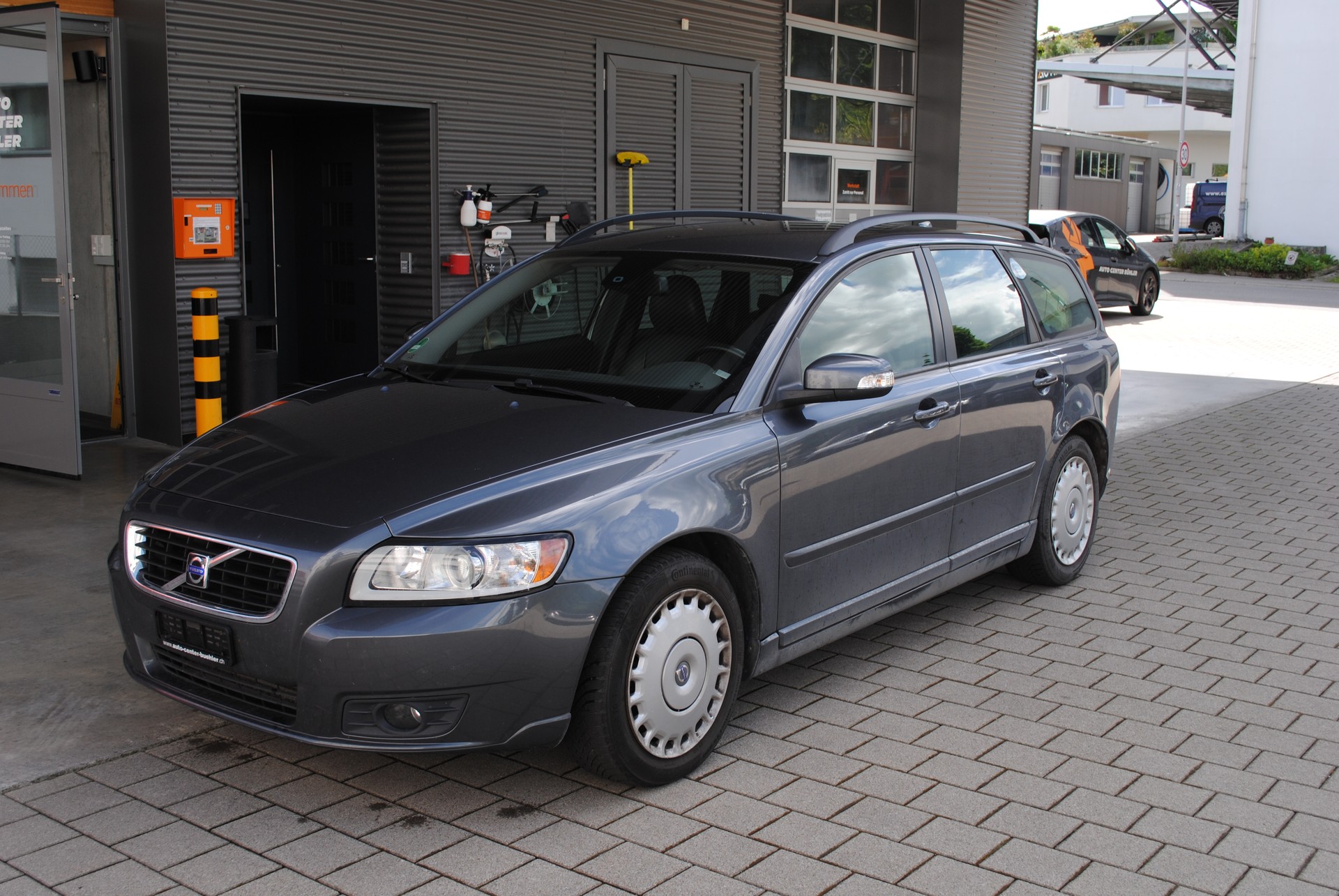 VOLVO V50 2.0D-image-1