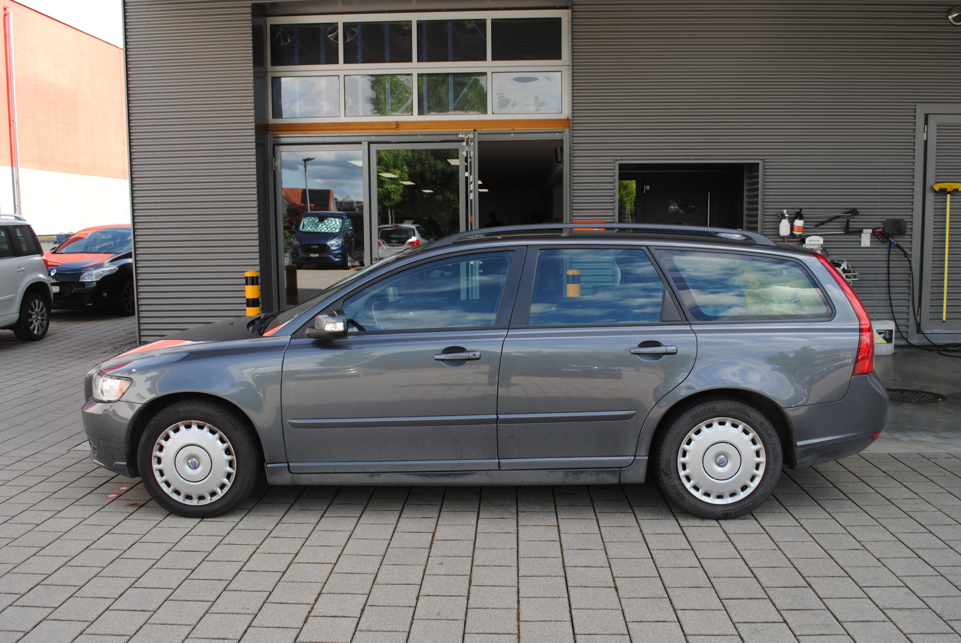 VOLVO V50 2.0D-image-2
