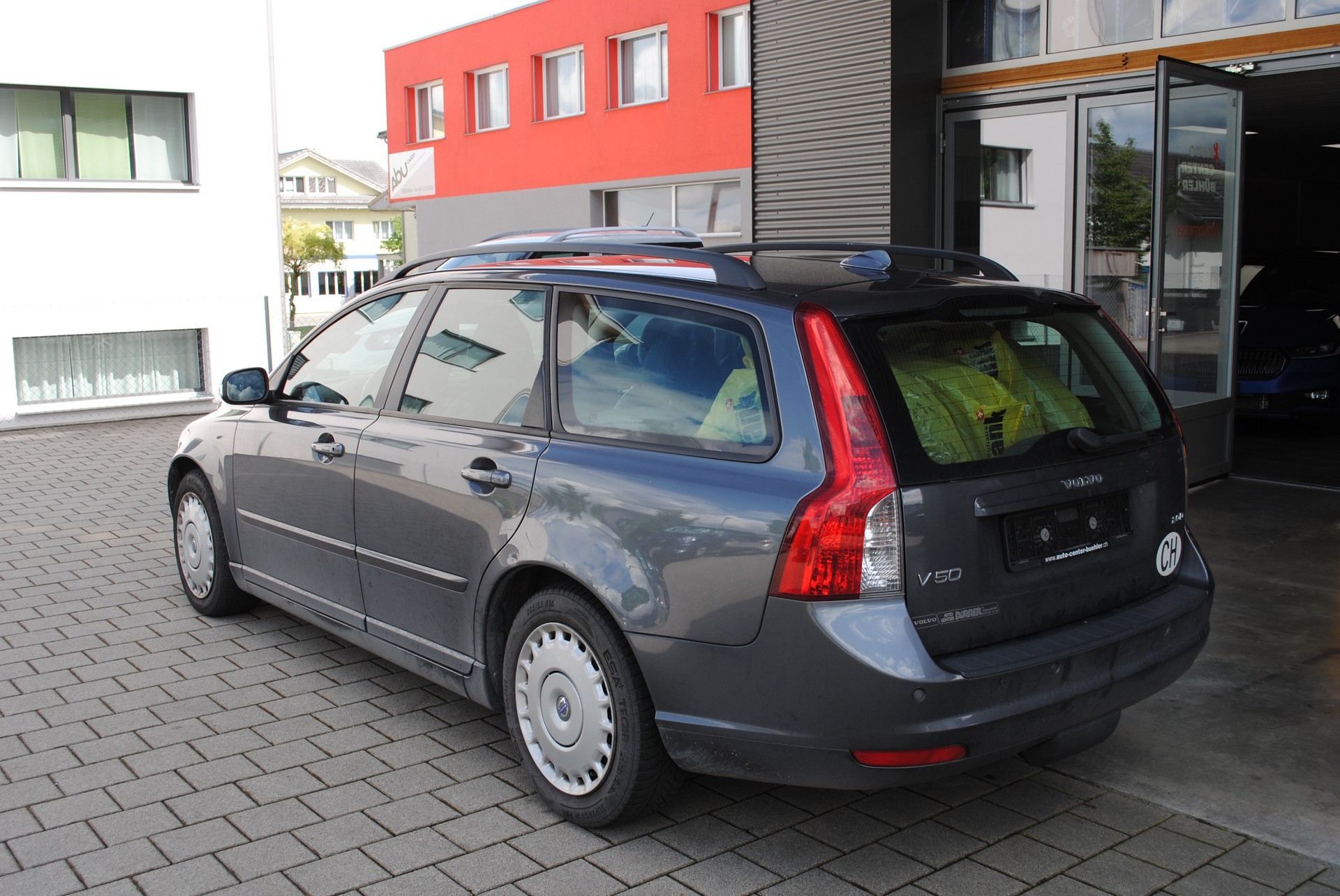 VOLVO V50 2.0D-image-3