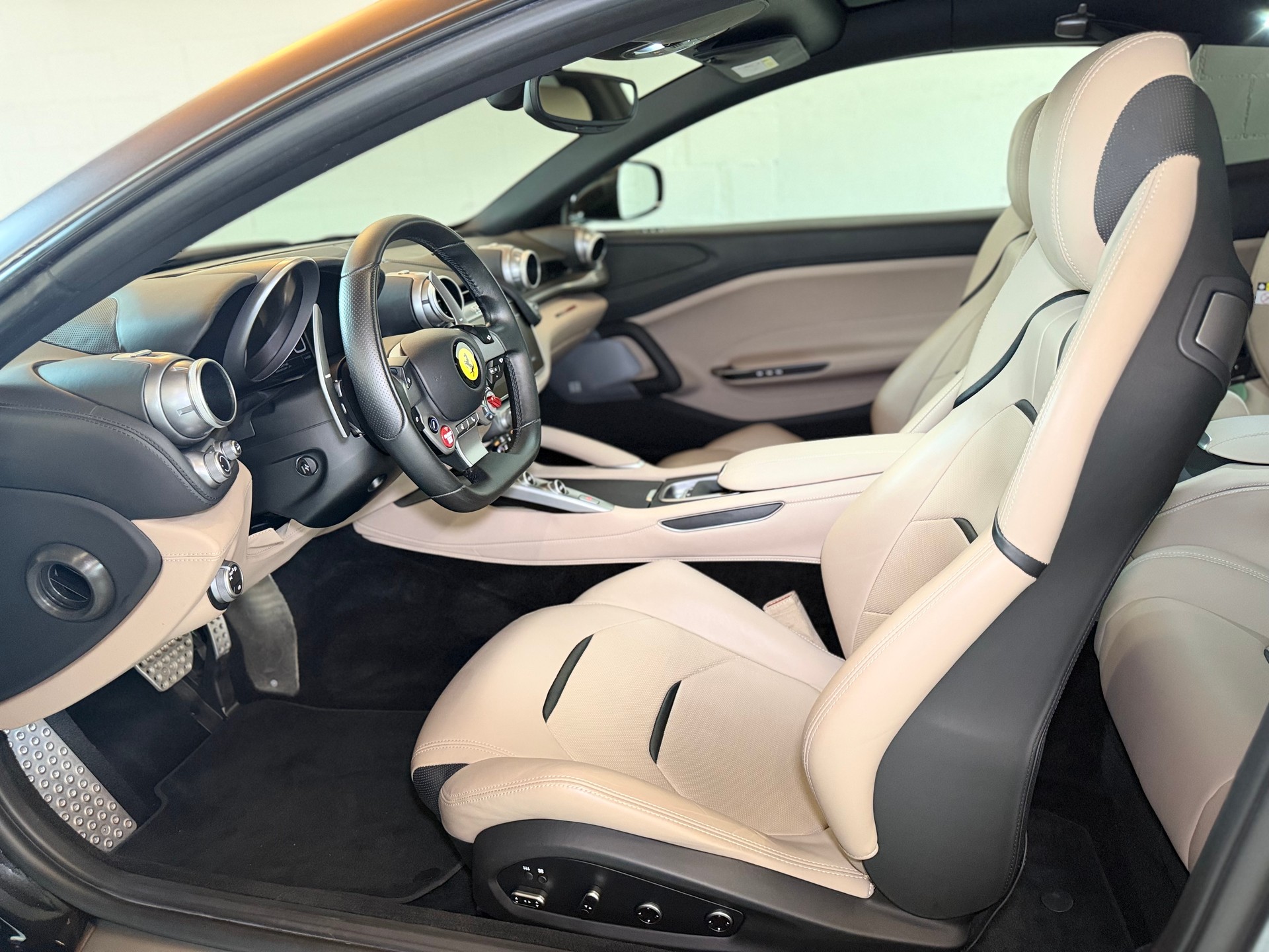 FERRARI GTC 4 Lusso T-image-12