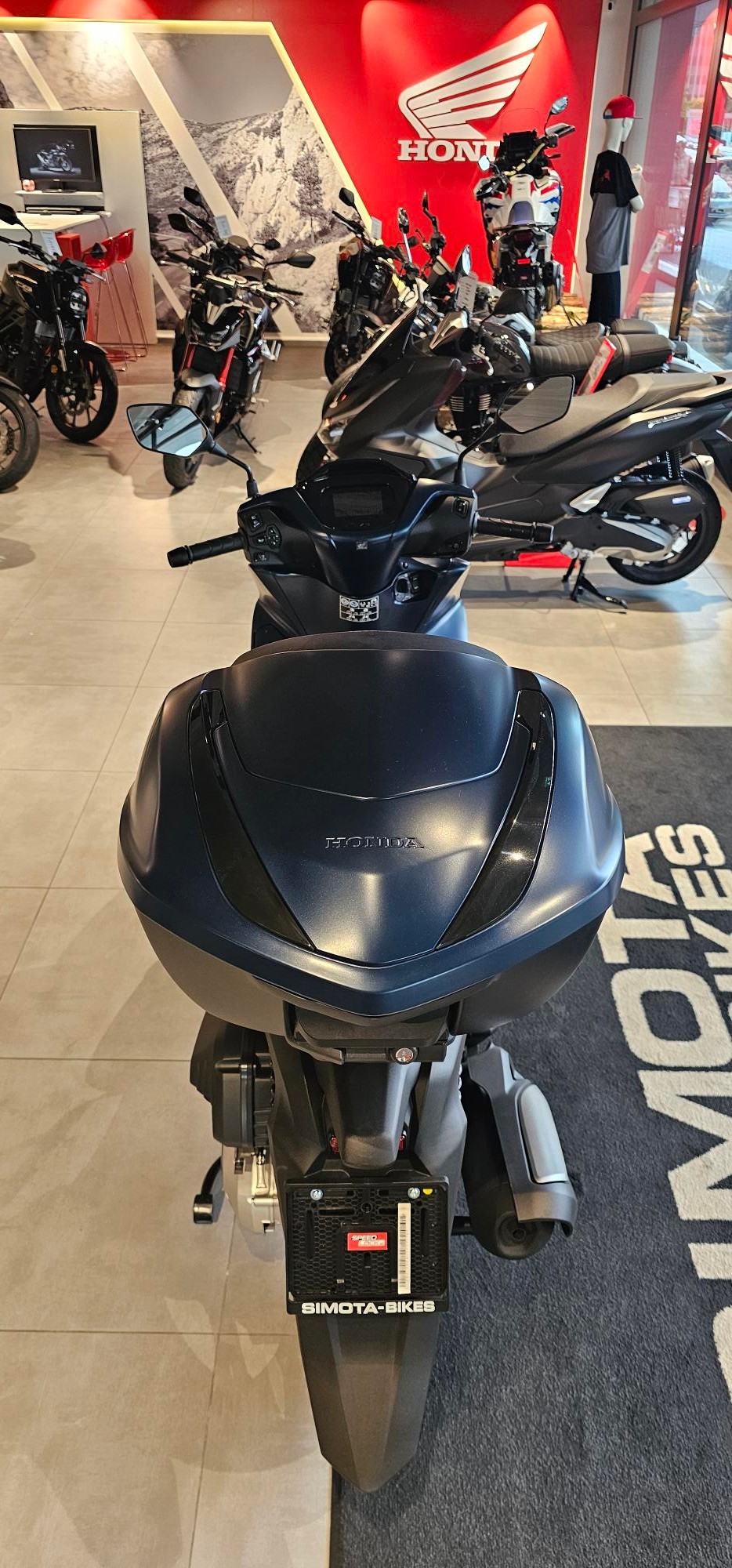 HONDA SH 125 Top Box-showroom-element-3