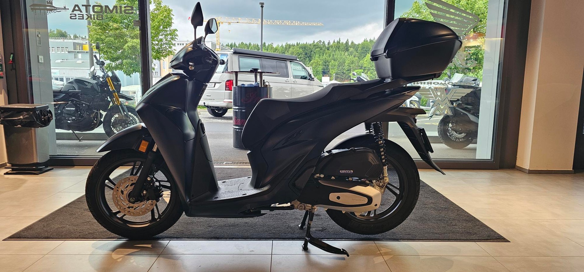 HONDA SH 125 Top Box-showroom-element-1