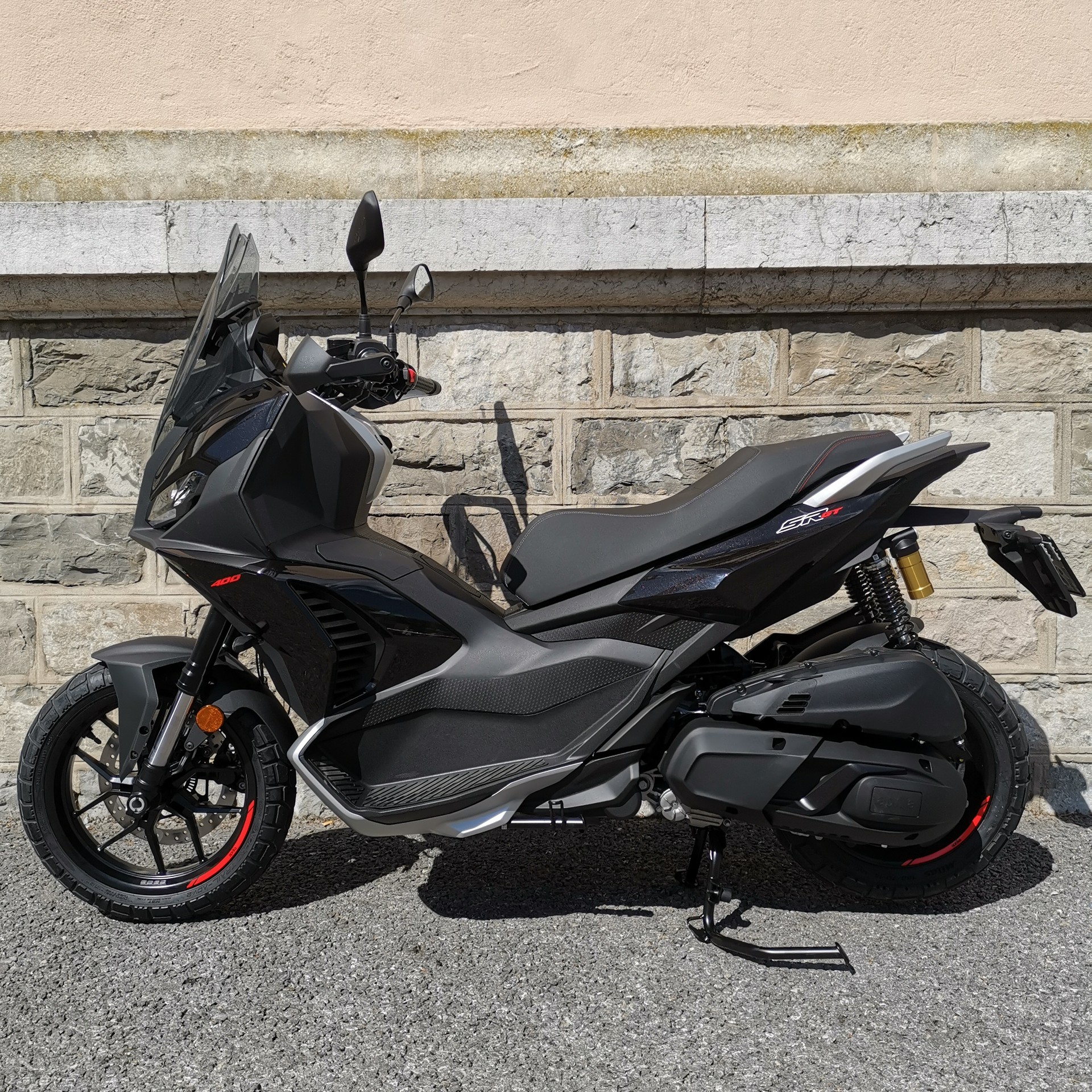 APRILIA SR 400 GT-showroom-element-3
