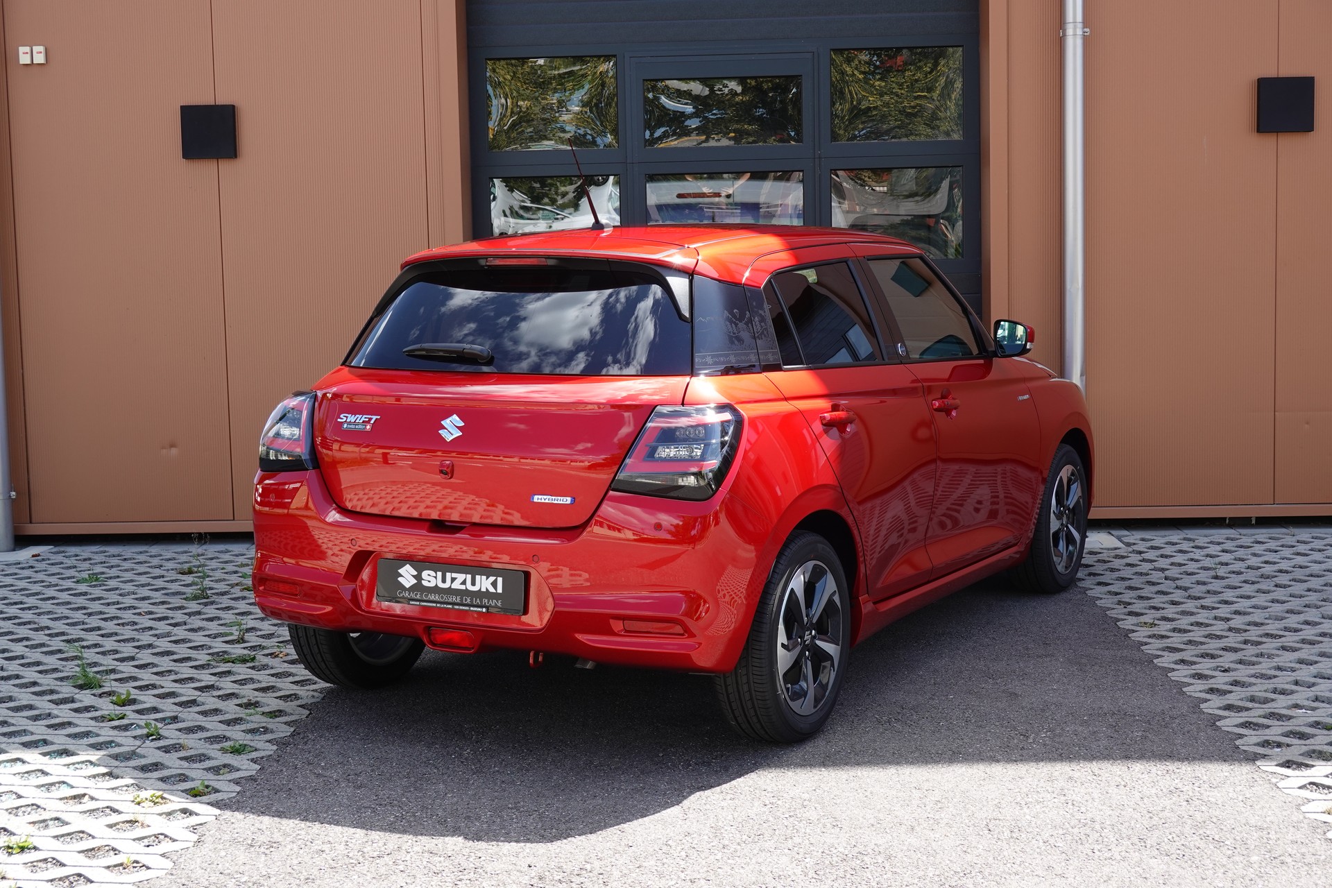 SUZUKI Swift 1.2 Tradizio Top Hybrid CVT - "5 ans de garantie * Rétro Elect * Caméra * GPS * Apple Car Play * Rabais Taxe Auto"-image-7