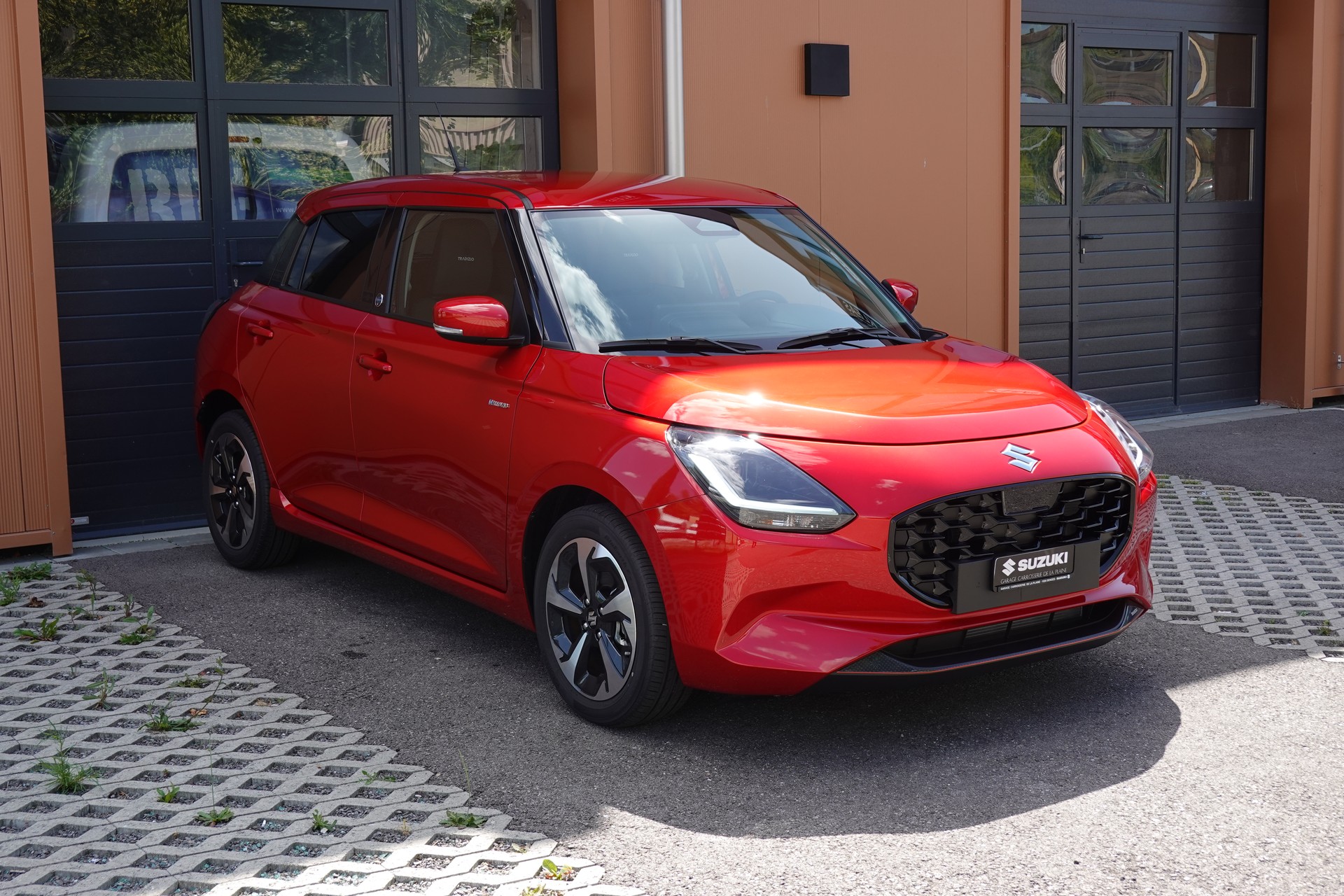 SUZUKI Swift 1.2 Tradizio Top Hybrid CVT - "5 ans de garantie * Rétro Elect * Caméra * GPS * Apple Car Play * Rabais Taxe Auto"-image-2