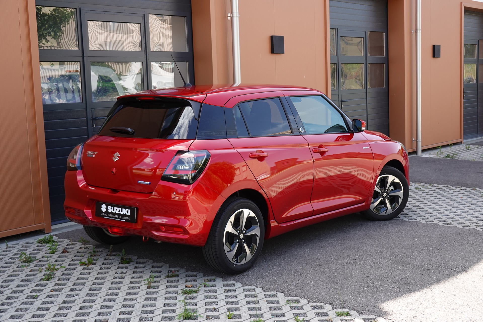 SUZUKI Swift 1.2 Tradizio Top Hybrid CVT - "5 ans de garantie * Rétro Elect * Caméra * GPS * Apple Car Play * Rabais Taxe Auto"-image-5