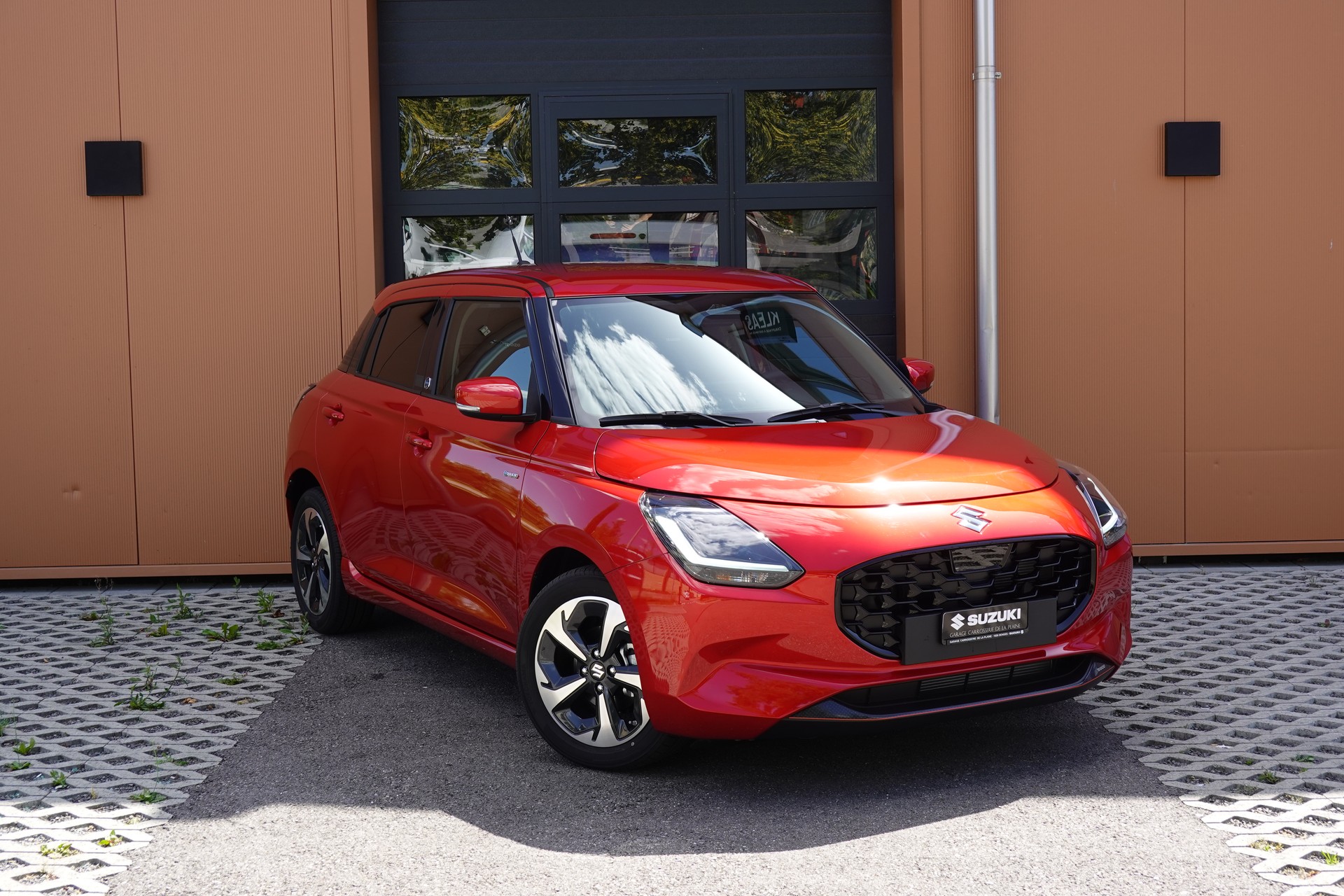 SUZUKI Swift 1.2 Tradizio Top Hybrid CVT - "5 ans de garantie * Rétro Elect * Caméra * GPS * Apple Car Play * Rabais Taxe Auto"-image-0