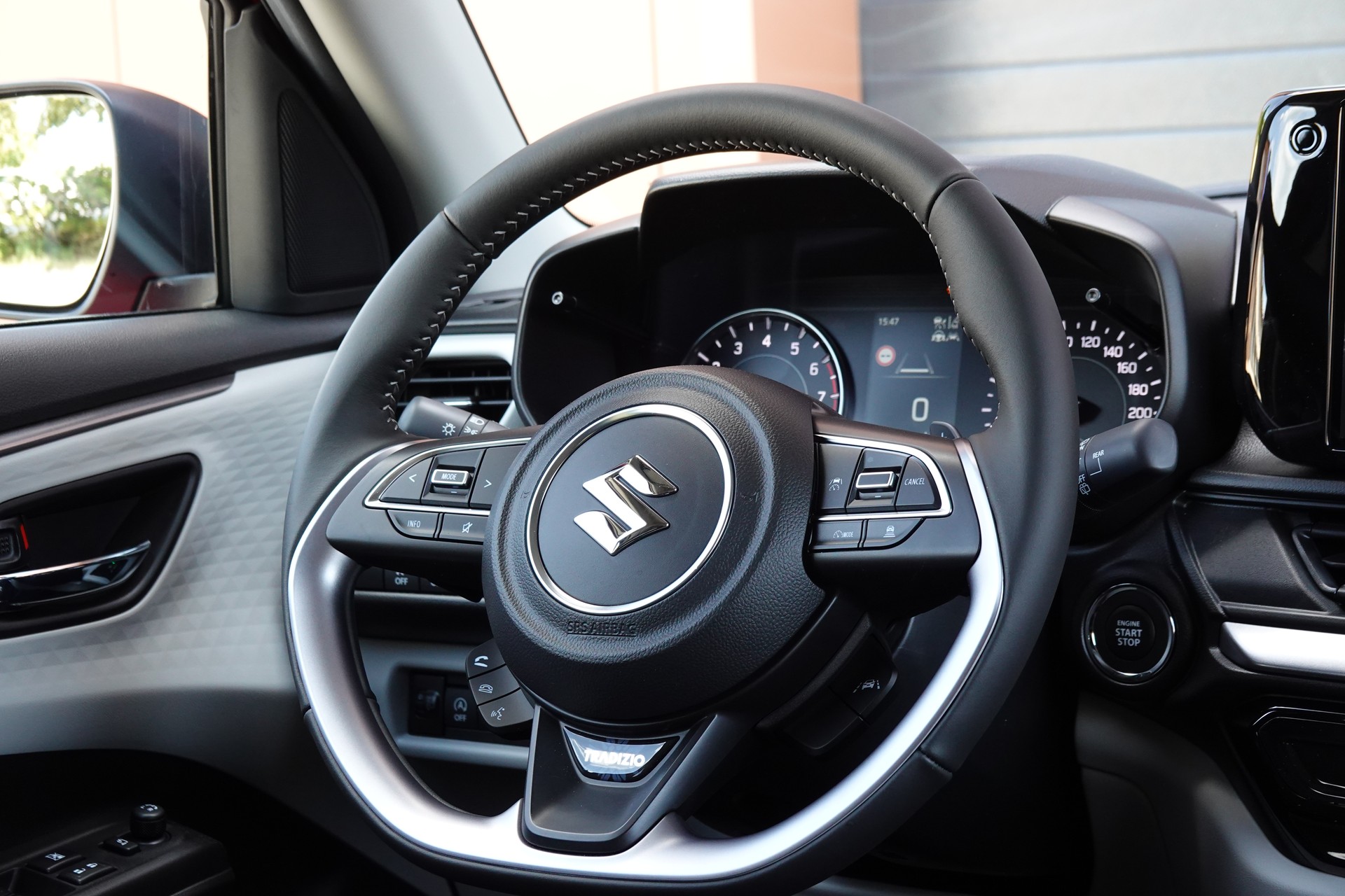 SUZUKI Swift 1.2 Tradizio Top Hybrid CVT - "5 ans de garantie * Rétro Elect * Caméra * GPS * Apple Car Play * Rabais Taxe Auto"-image-11