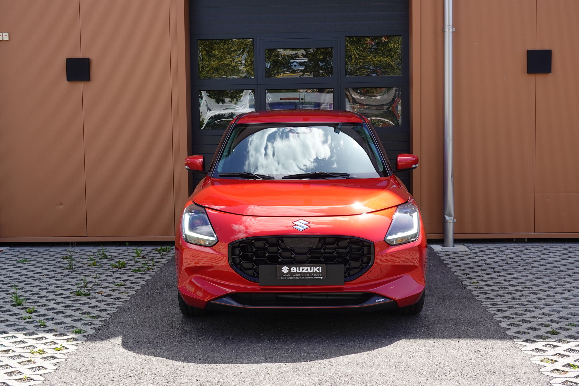 SUZUKI Swift 1.2 Tradizio Top Hybrid CVT - "5 ans de garantie * Rétro Elect * Caméra * GPS * Apple Car Play * Rabais Taxe Auto"-image-1