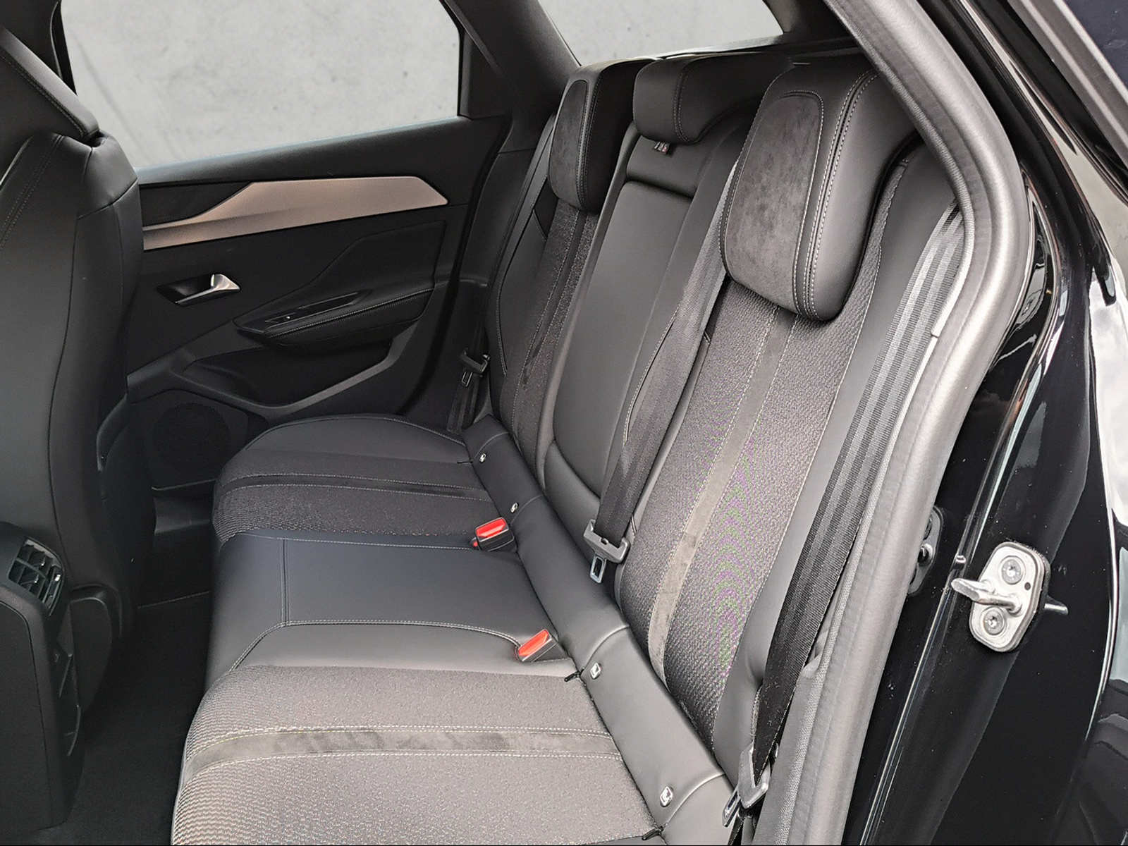 PEUGEOT 308 SW 1.6 PHEV 180 GT-image-9